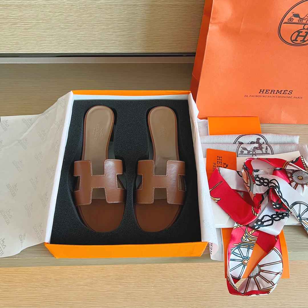 Сандалии Hermes на плоской подошве - однотонная кожа - 1 шт.