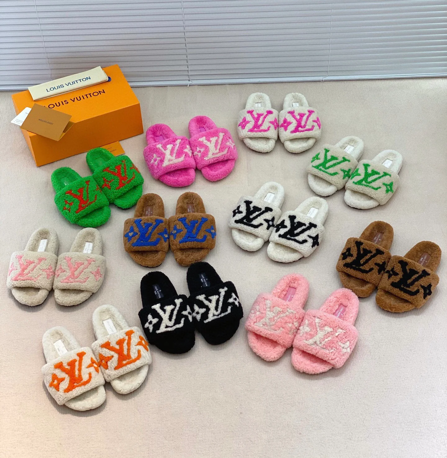 Коллекция тапочек LV