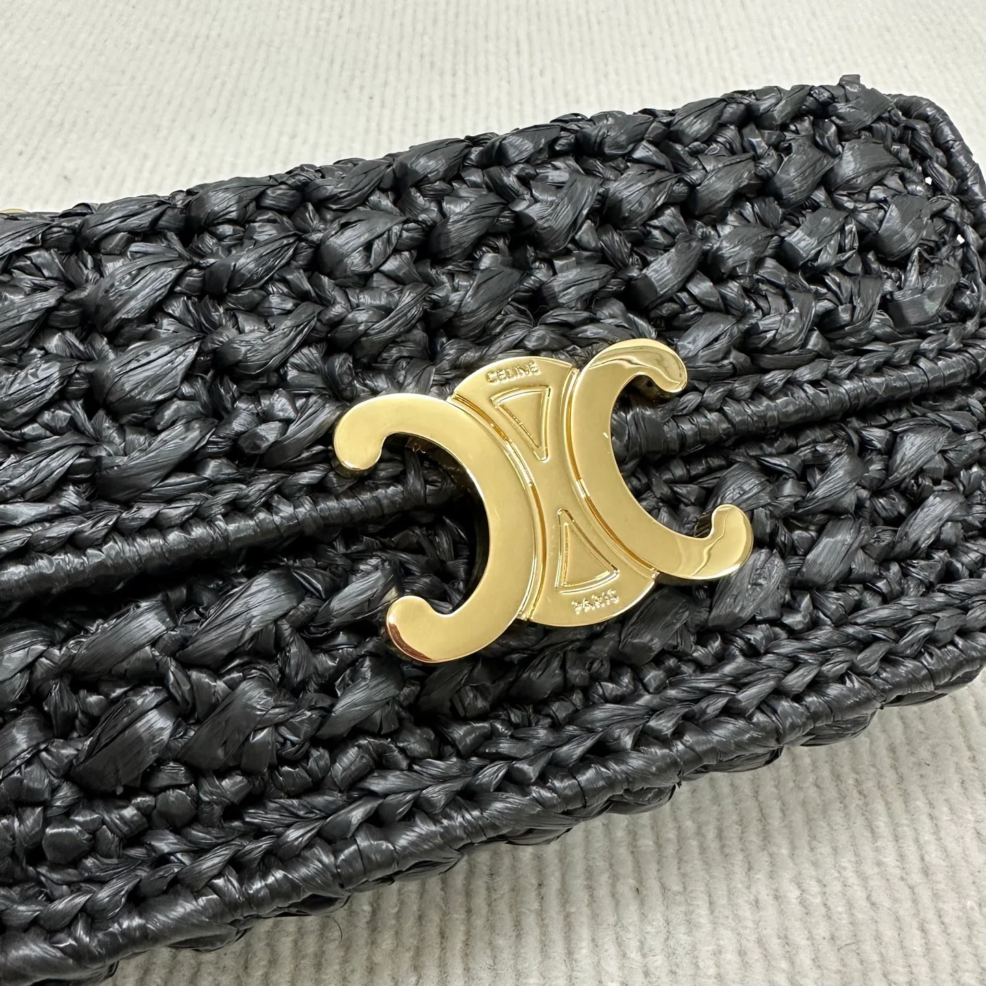 Сумка Celine Triomphe с плетеной цепочкой через плечо