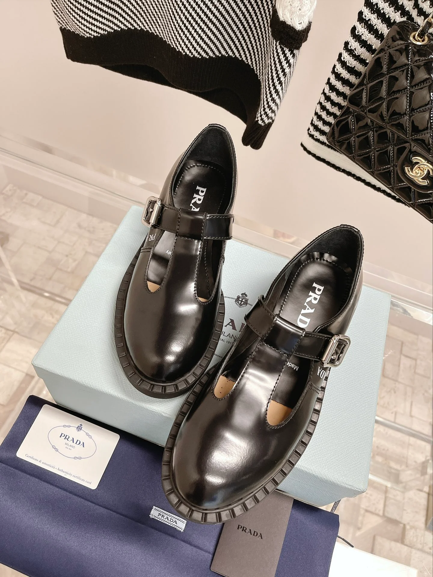 Новые лоферы Prada 2022 года - ажурная версия.