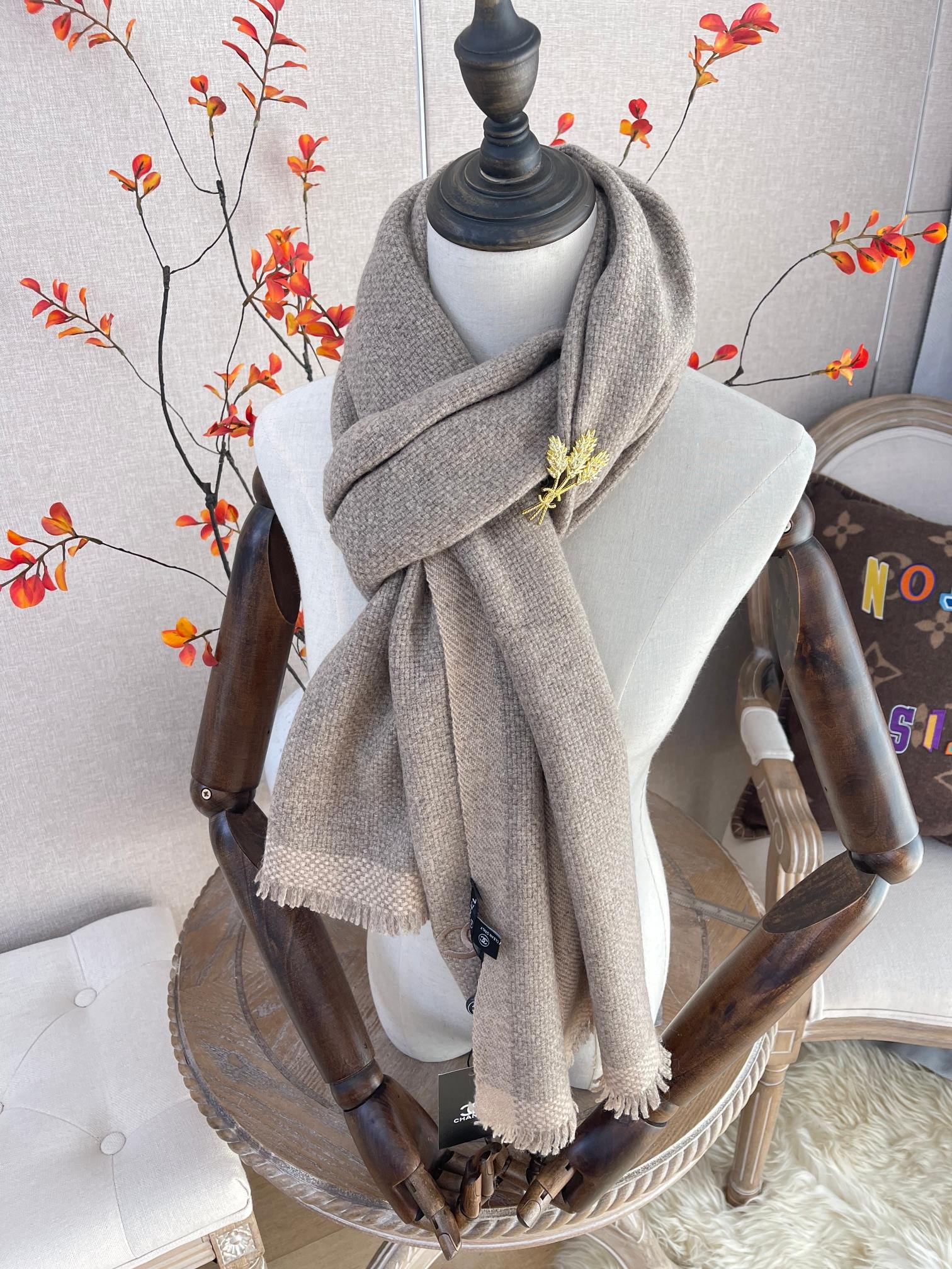 Chanel - Ультратеплый шарф из высококачественного кашемира - В комплекте брошь в виде колосьев пшеницы - 60-180 см