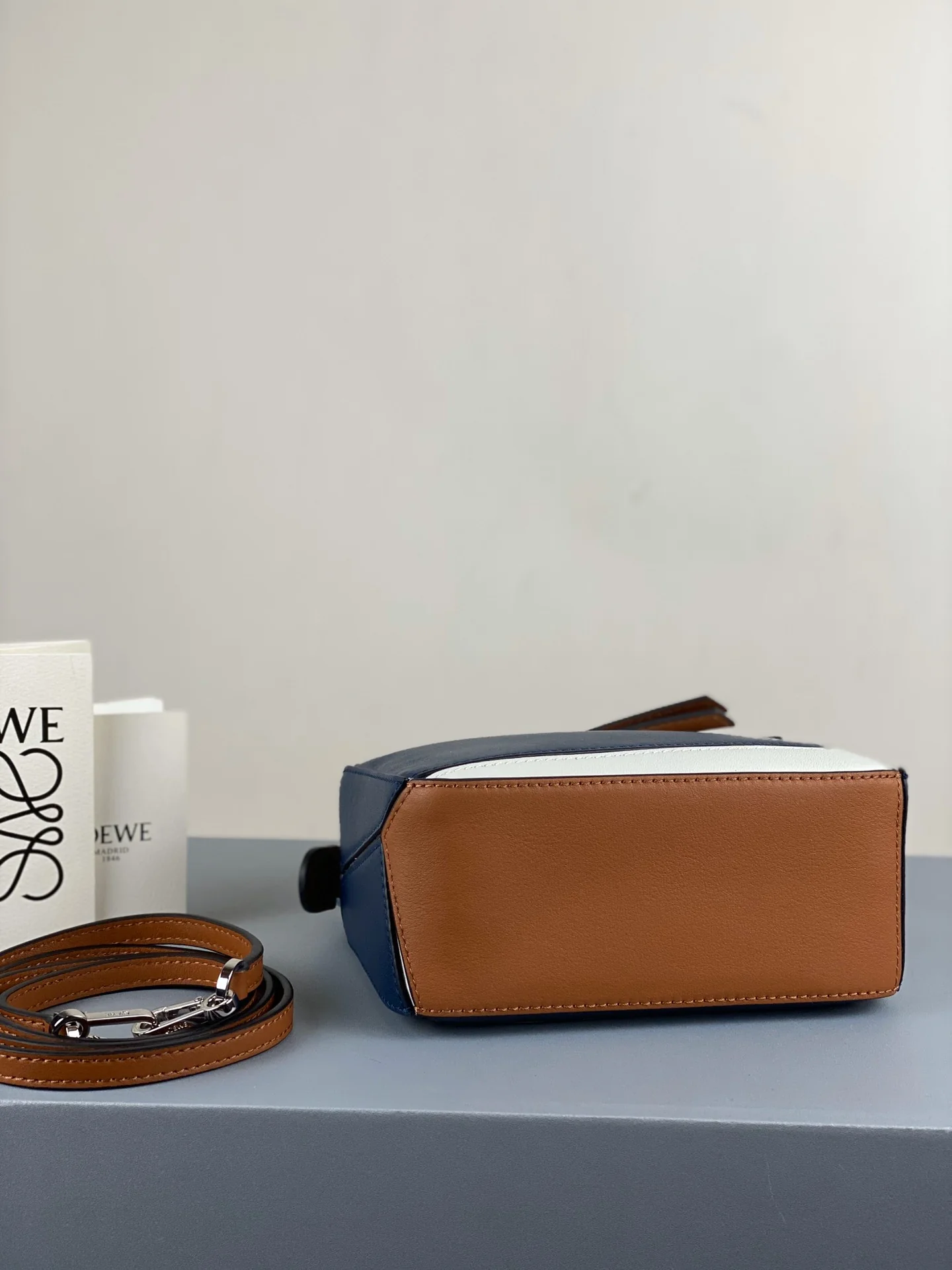 Сумка-пазл Loewe 2020 года, посвященная Китайскому Новому году, мини-версия, из телячьей кожи.