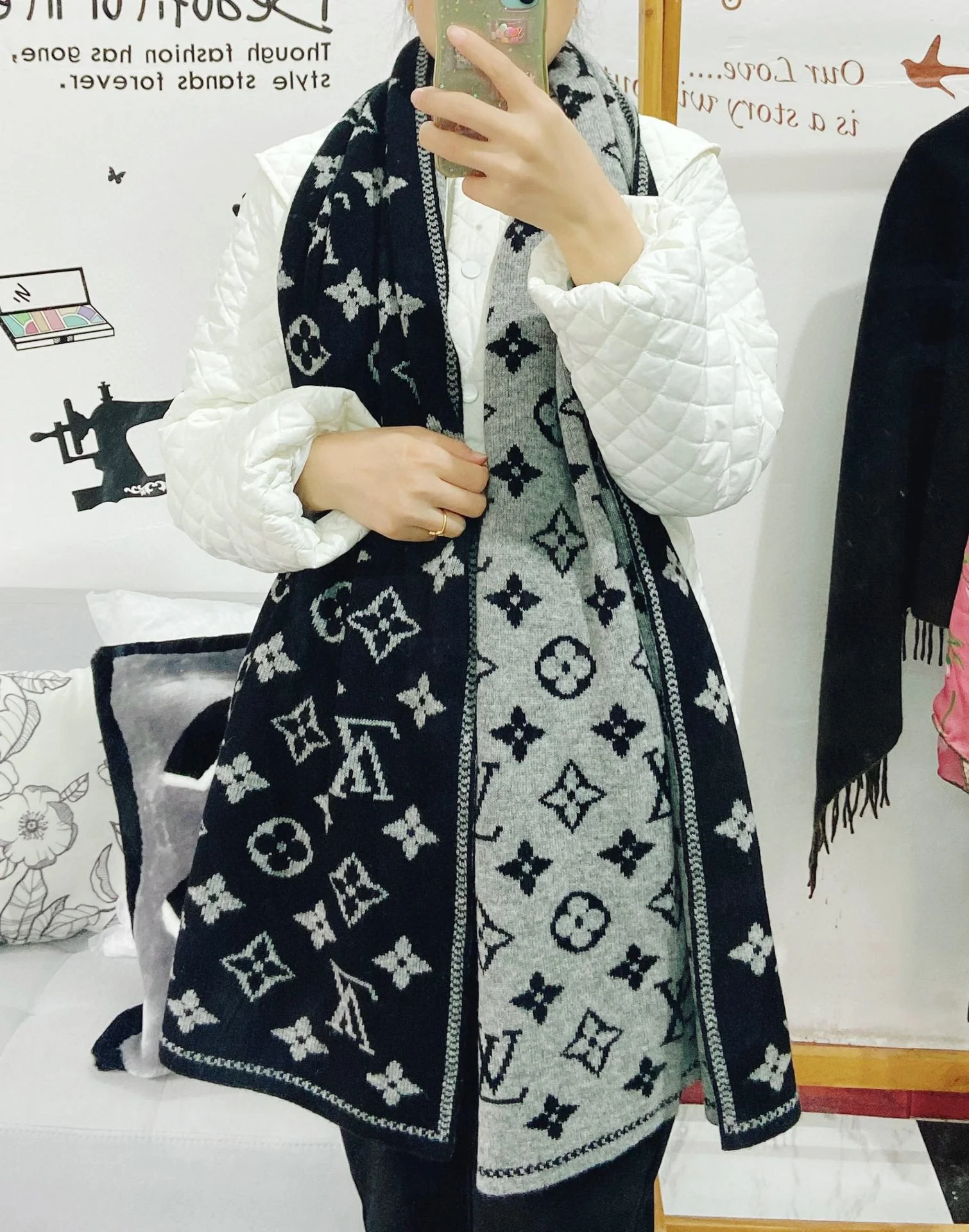 Вязаный кашемировый шарф LV