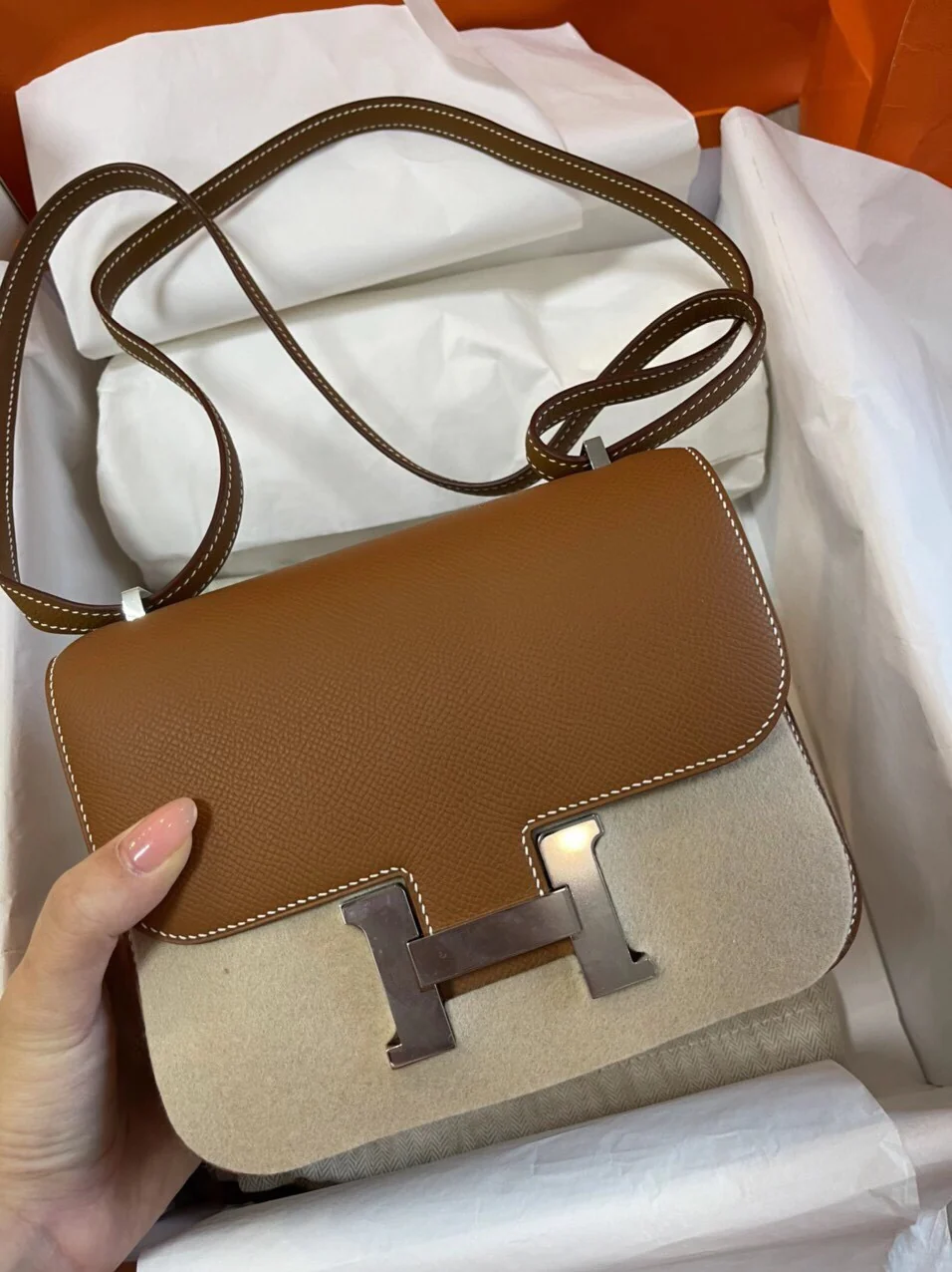Hermes Constance 19 Epsom Mini золотисто-коричневого цвета с серебряной пряжкой
