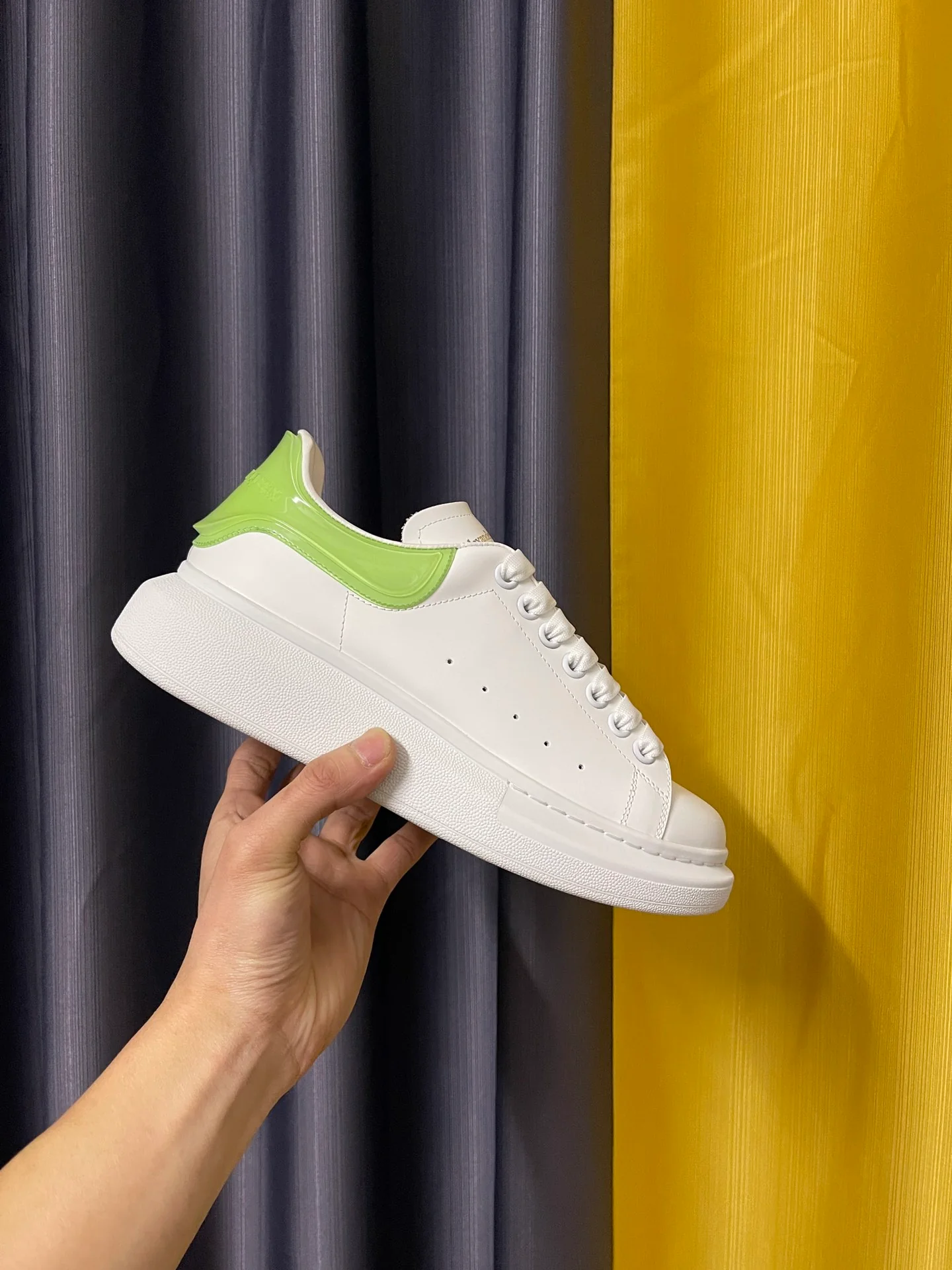 Классические белые кроссовки McQueen - унисекс - светло-зеленый резиновый каблук - премиум-издание