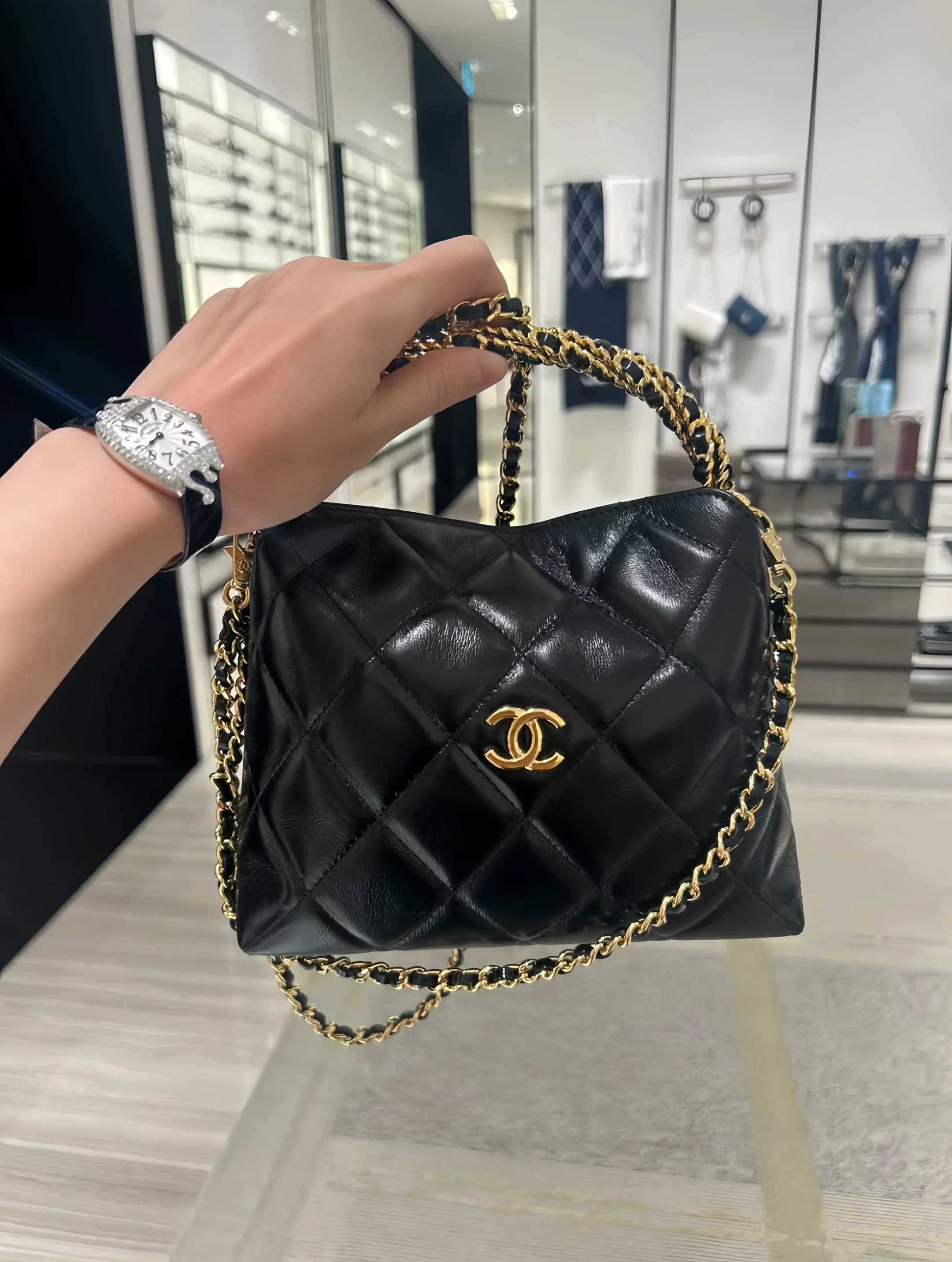 Сумка-хобо Chanel с витой ручкой - черная