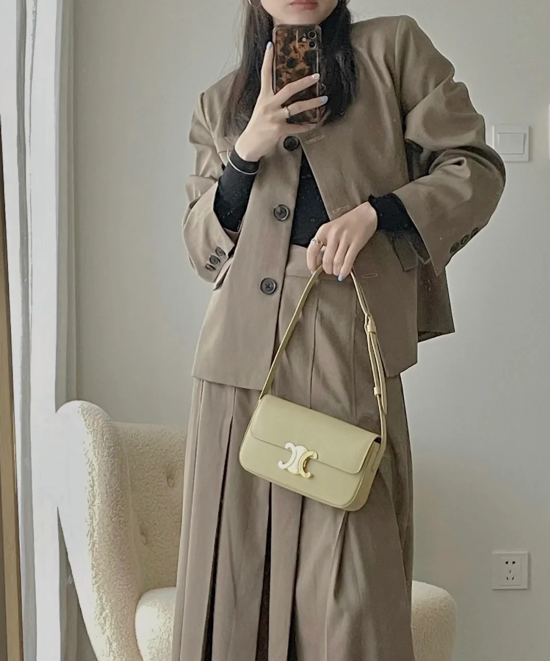 Кожаная сумка через плечо Celine Triomphe - желтая