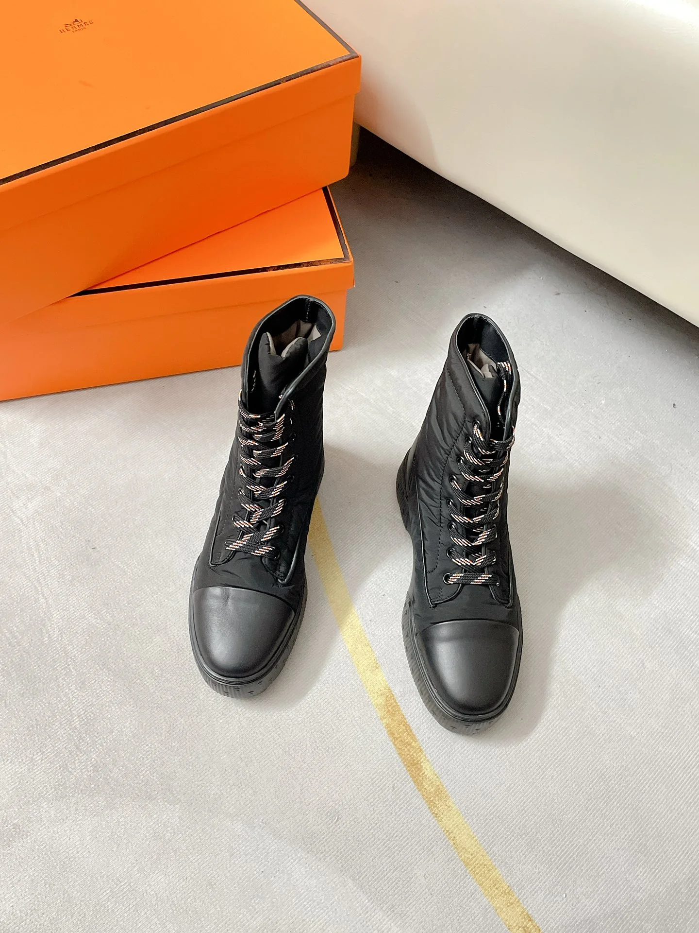 Новинка сезона осень/зима 2022 от Hermes - Высокие кожаные сапоги - 1