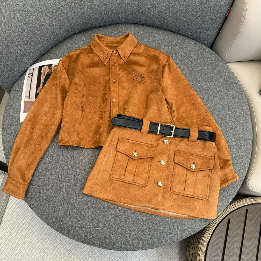 Miu Miu - 2404 - 24 Весна/Лето Новый ретро-комплект из рубашки и мини-юбки верблюжьего цвета