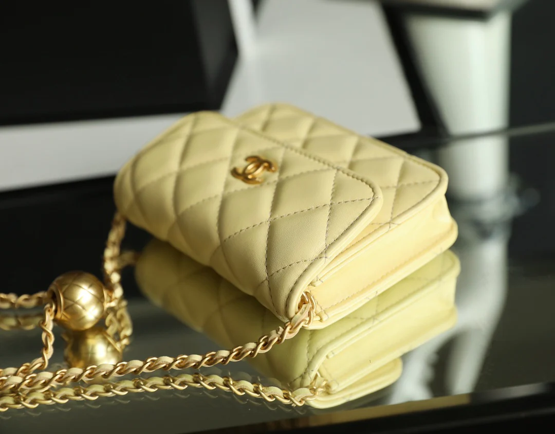 Сумка через плечо Chanel Little Gold Ball Collection - на цепочке - из овечьей кожи - 1 шт.