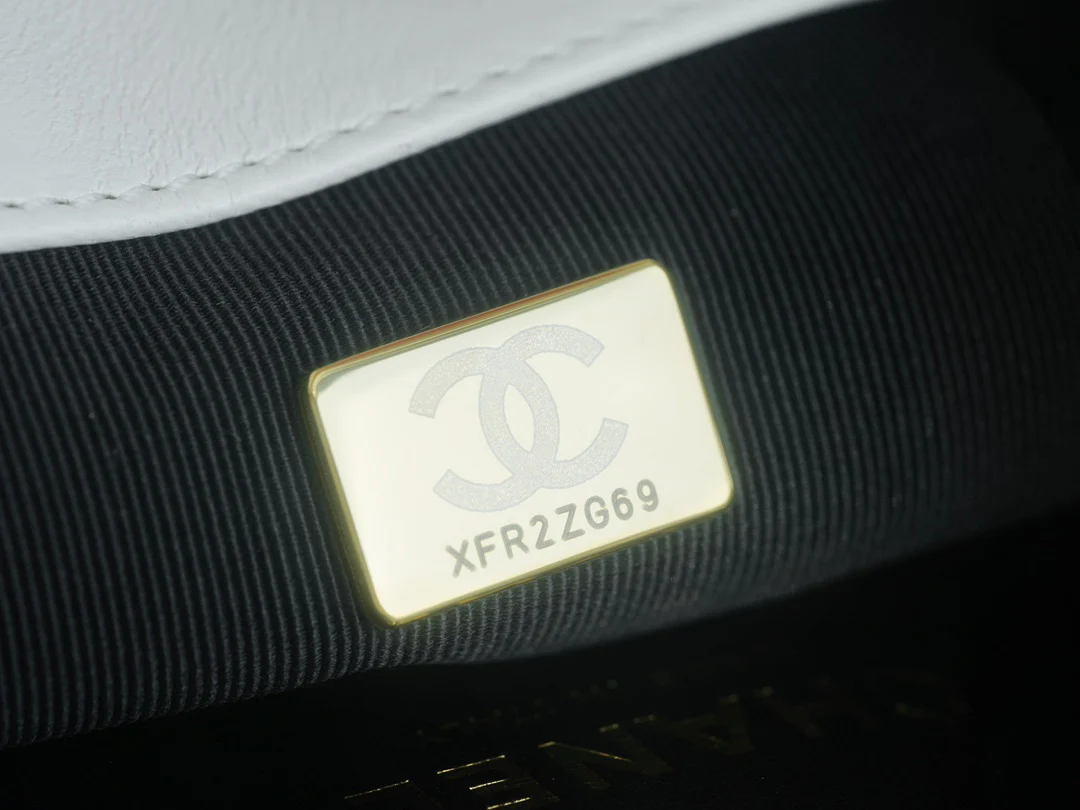 Chanel - Новая большая сумка-мессенджер Double C - Белая