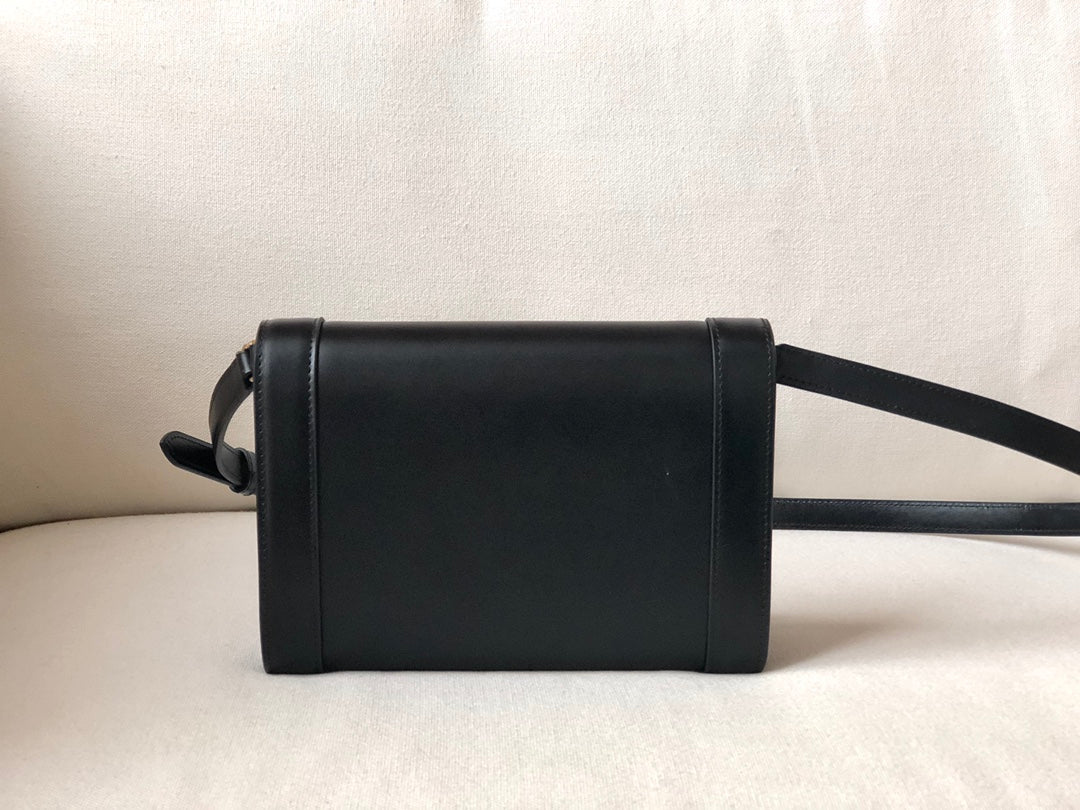 Кожаная сумка Celine Triomphe с ремешком - черная