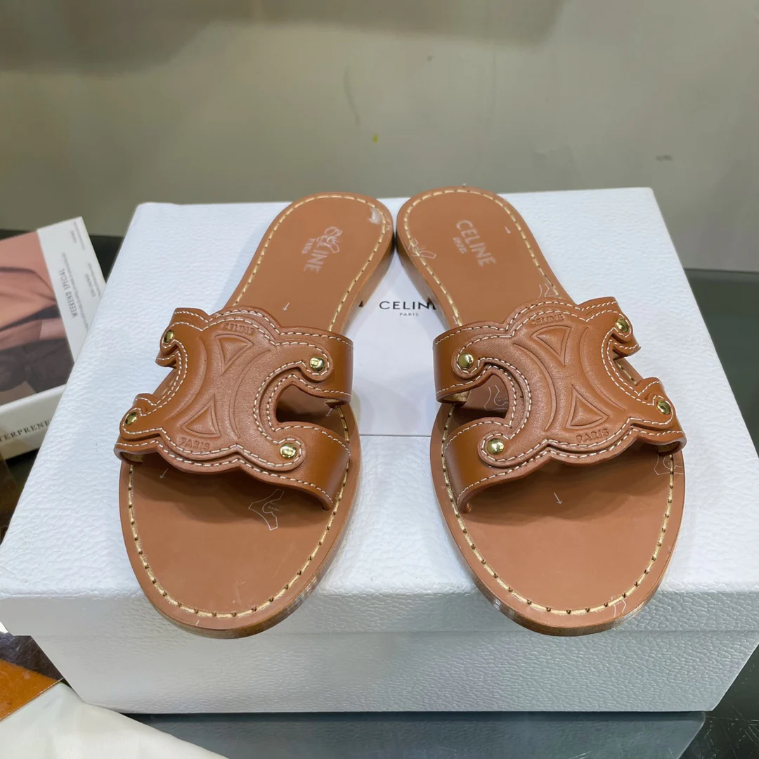 Новинка сезона весна/лето 2023 от Celine - Ретро-тапочки 