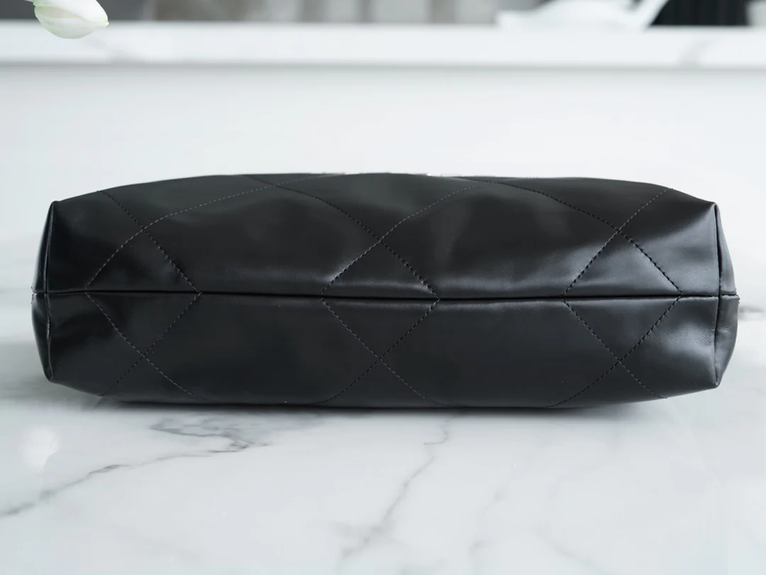 Сумка Chanel 22p 22bag, маленькая, черная, с серебряной пряжкой - 1 шт.