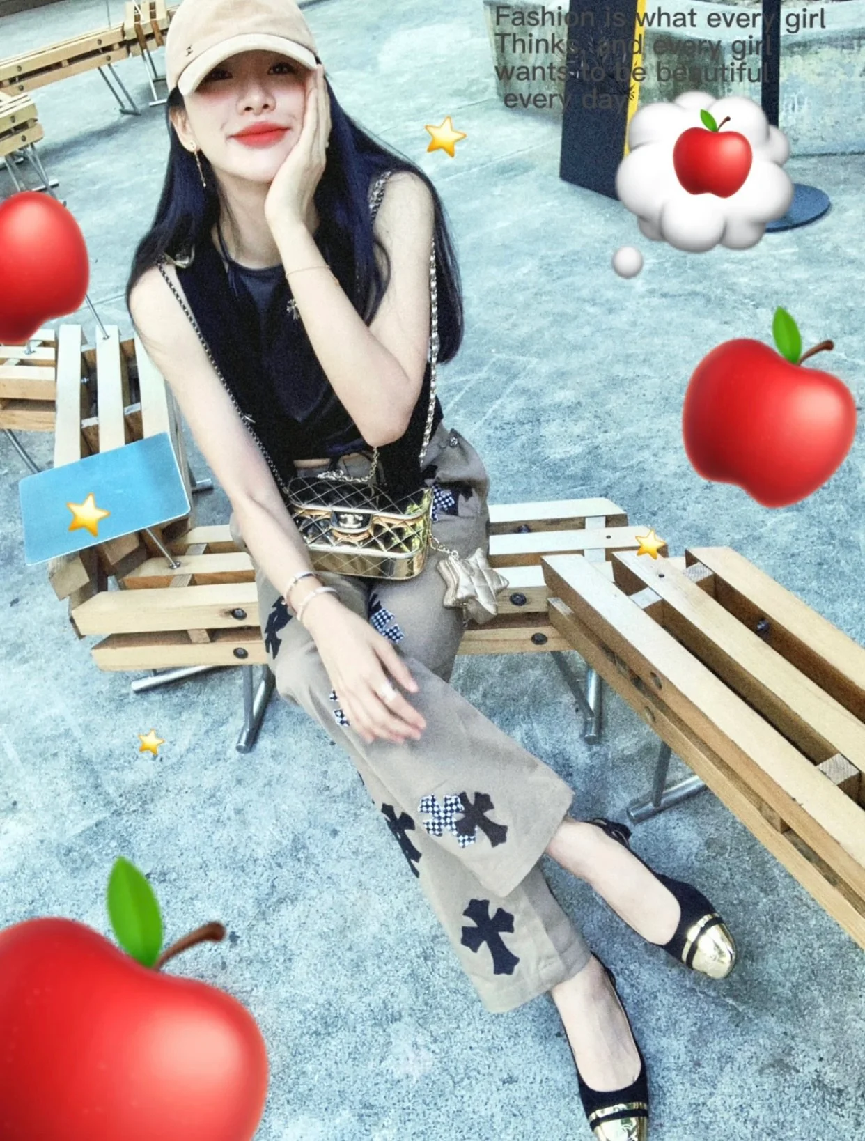 Весенняя коллекция Chanel 24c - Золотой кошелек для монет со звездным узором