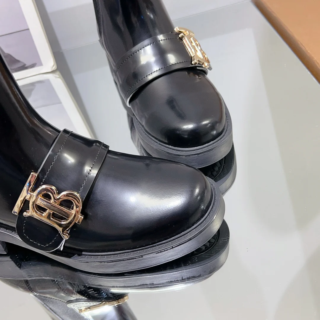 Новинка сезона осень/зима 2023 от Burberry - Ботильоны на массивном каблуке - Черные