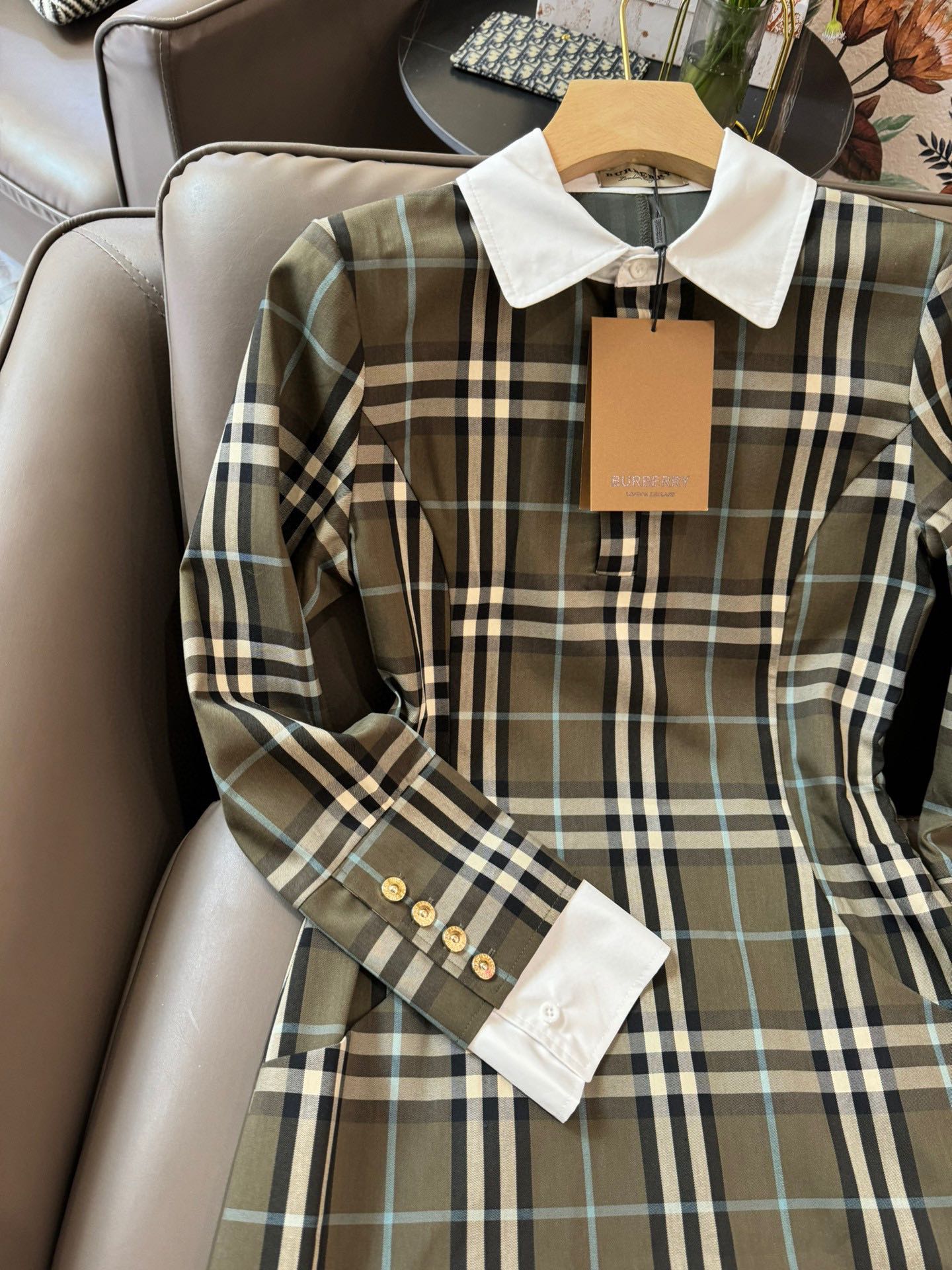 Платье Burberry 2403-24ss в клетку, оливково-зеленое.