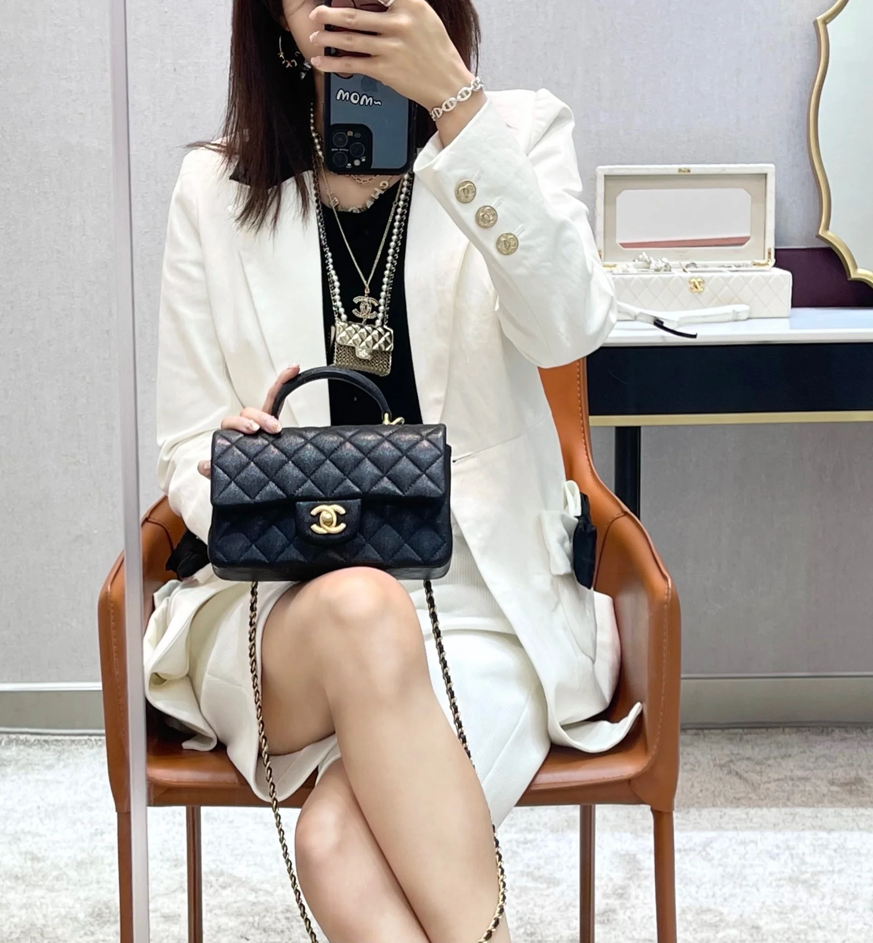 Сумка Chanel Coco Handle - выстиранная телячья кожа с текстурой 