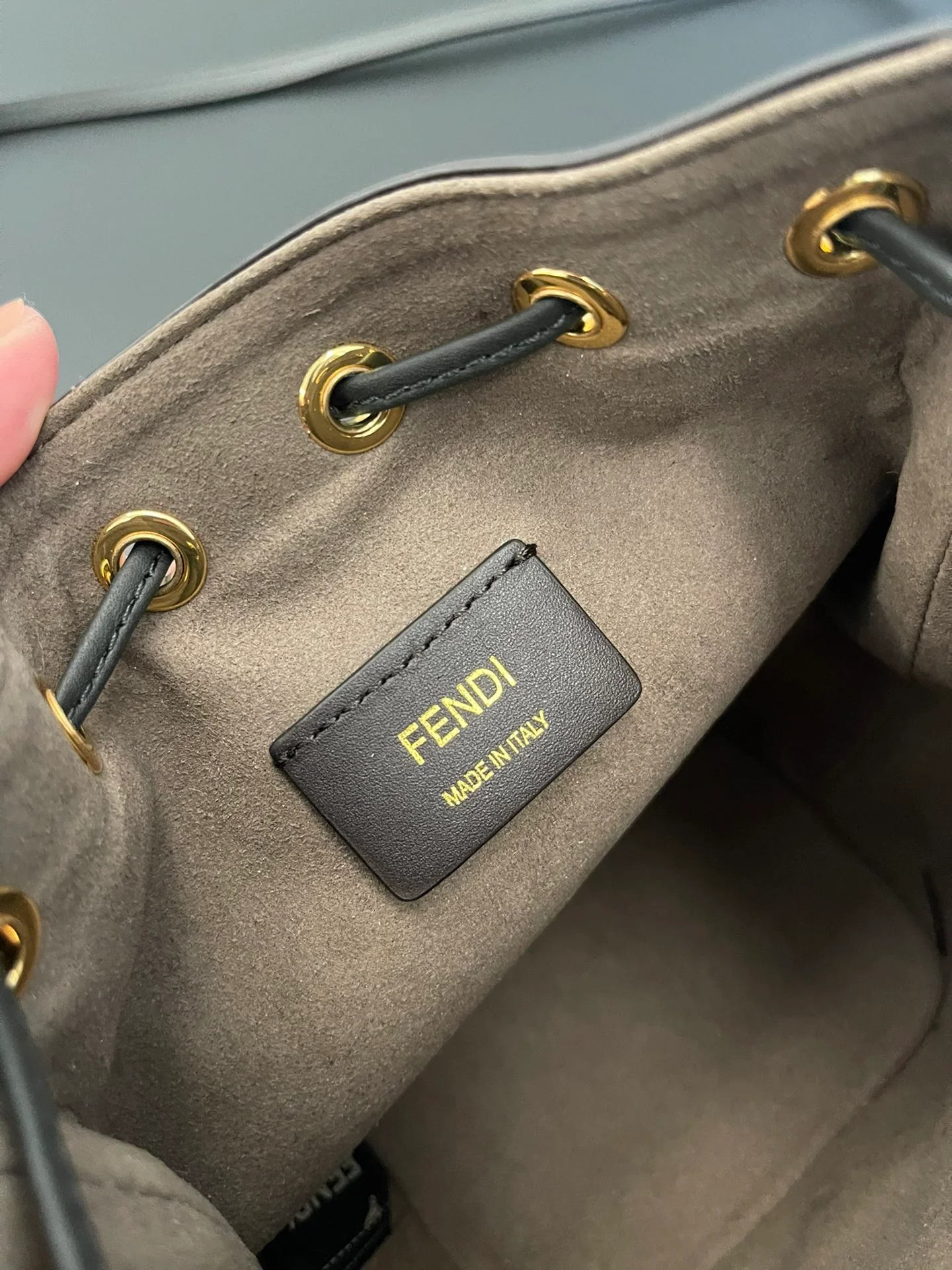 Сумка-ведро Fendi - канвас, вязаная ручка, клетчатый узор.