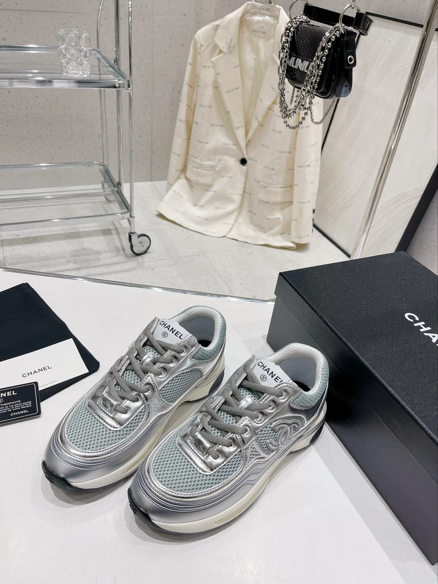 Новинка весенней коллекции Chanel 2023 года - Дышащая сетка - Повседневные кроссовки - Серебристые