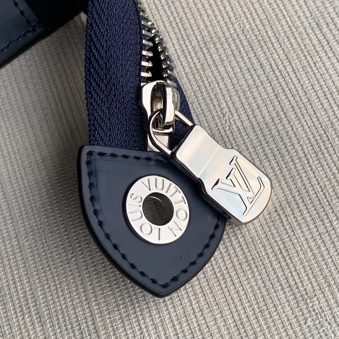 lv-m56828-pochette-voyage-средний клатч