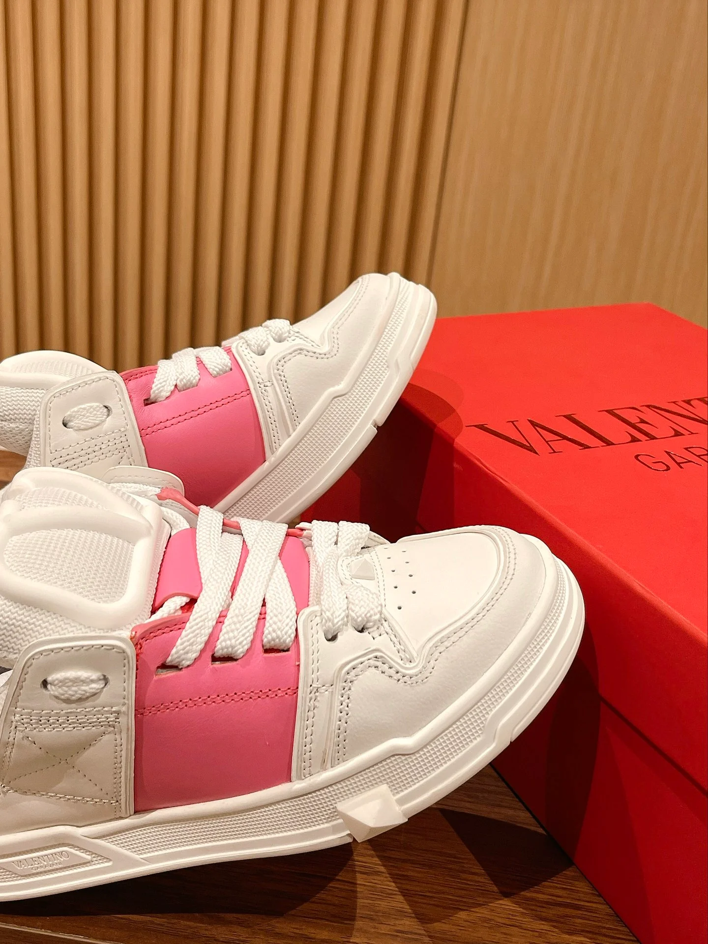 Скейтбордные кроссовки Valentino/обувь Puff - белые и розовые