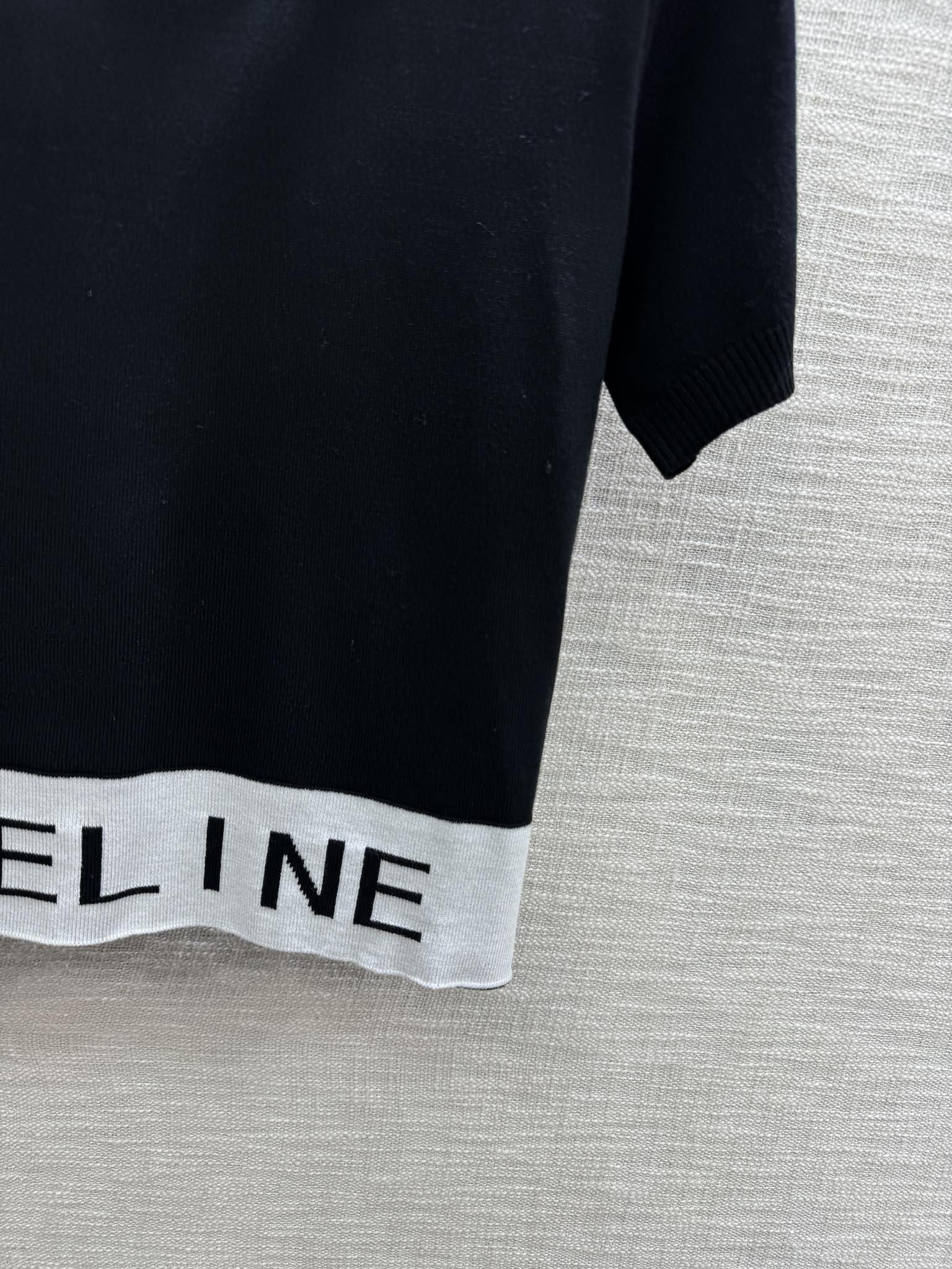 Трикотажный топ Celine 2403 с короткими рукавами и полосками, в стиле ?колор-блок? — черный.