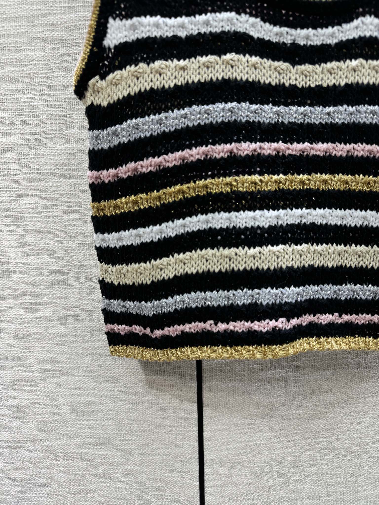 Chanel - 2403-24 Новейшая трикотажная майка в яркую полоску для ранней весны