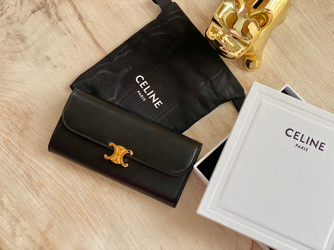 Celine TRIOMPHE 大号亮泽光滑羊皮革翻盖长夹
