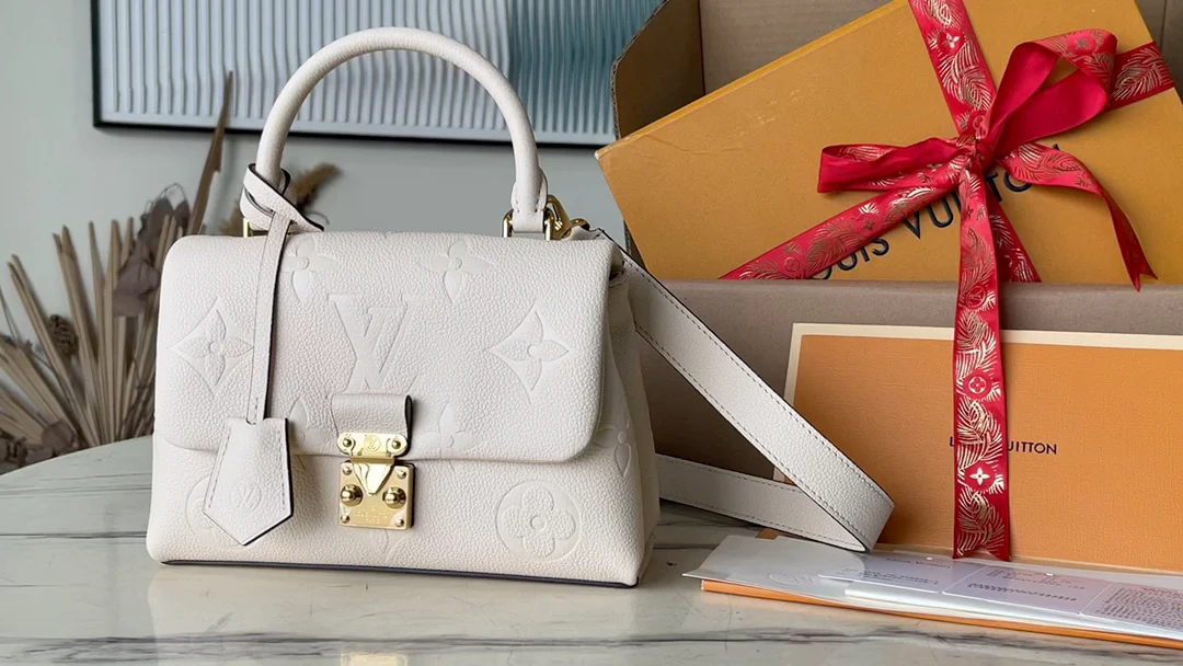 m46008-LV-madeleine-bb-handbag/crossbody bag-white