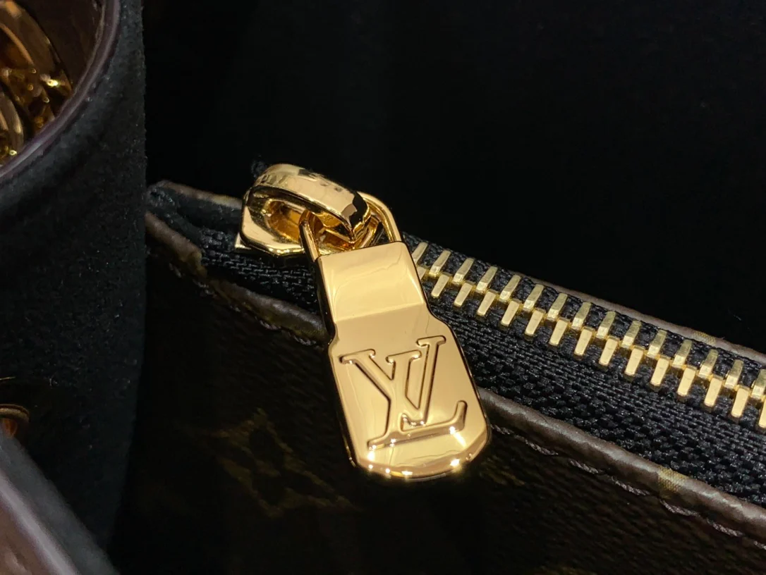 Маленькая сумка LV Nova Classic - черная