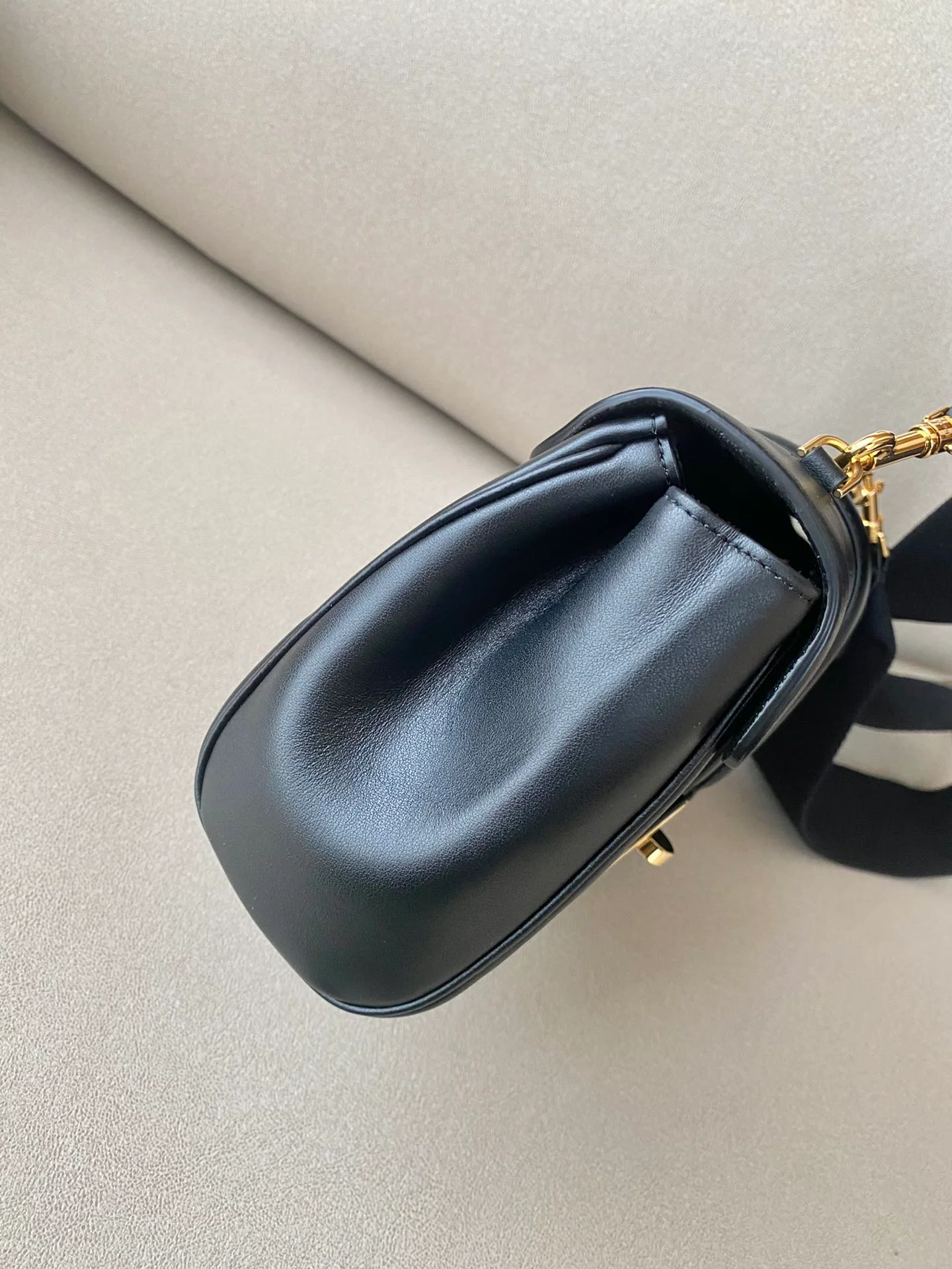 Сумка Celine Teen Soft 16 из гладкой телячьей кожи