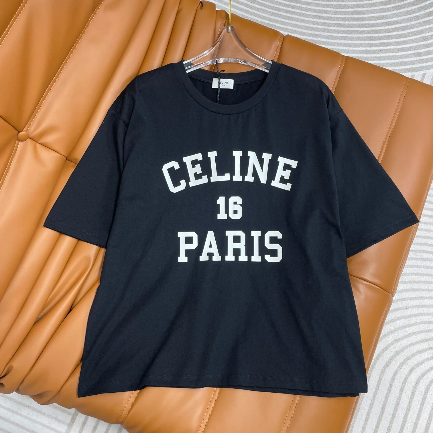 Celine 2404 - Футболка с коротким рукавом и принтом логотипа - Черная