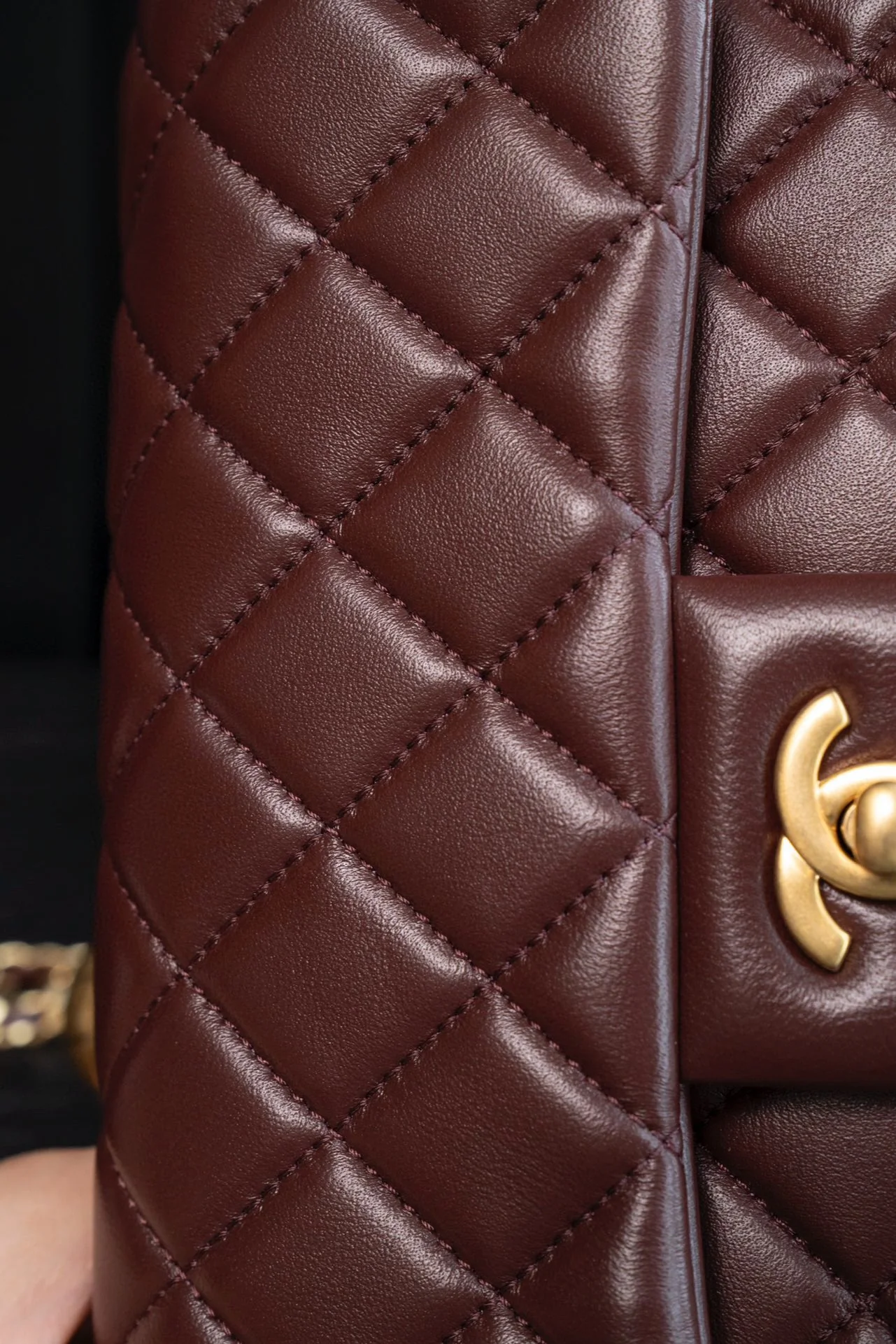 Мини-платье Chanel CF Gold Ball, бордовое.