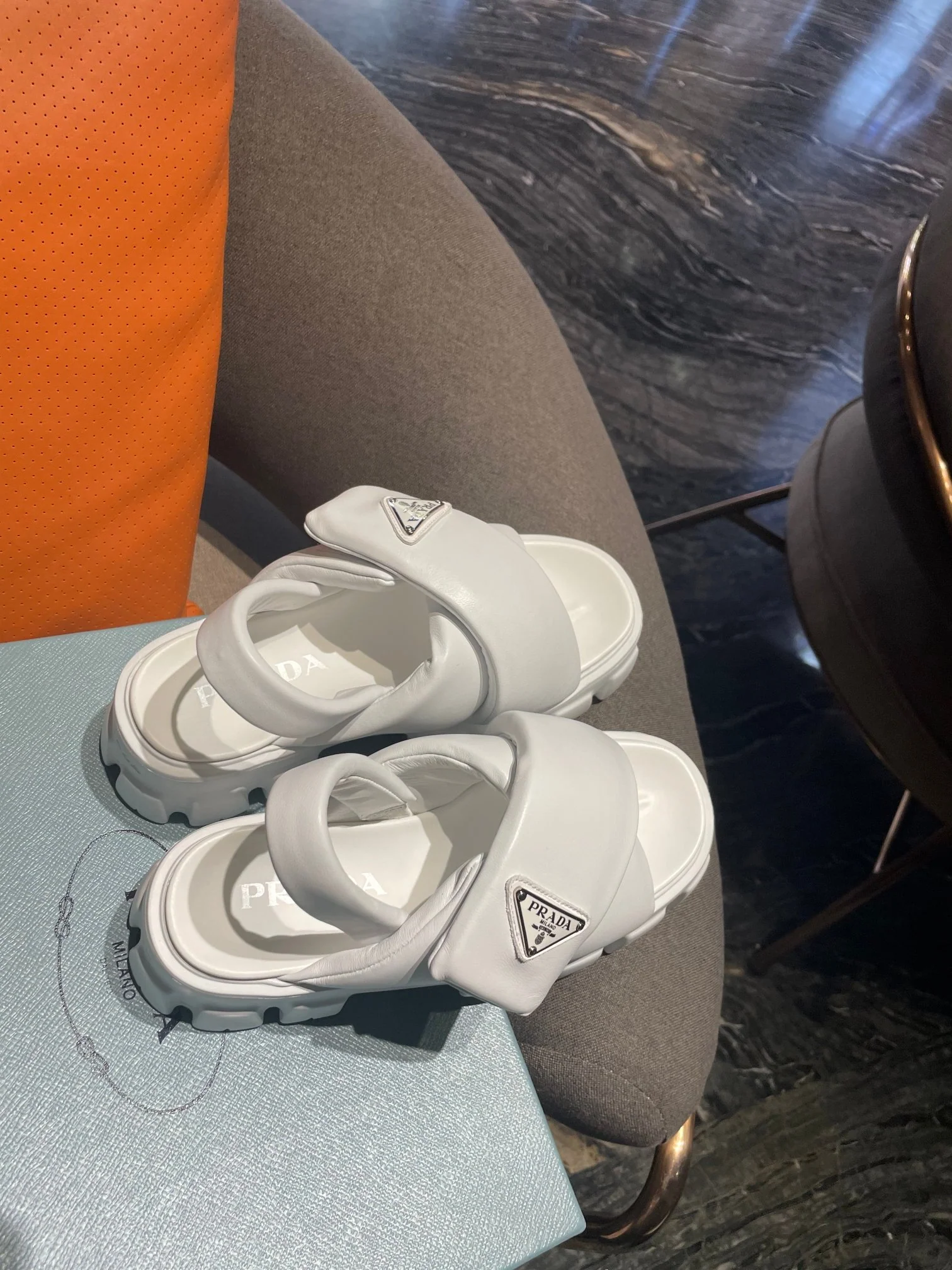 Новинка весны 2023 года от Prada - Сандалии 