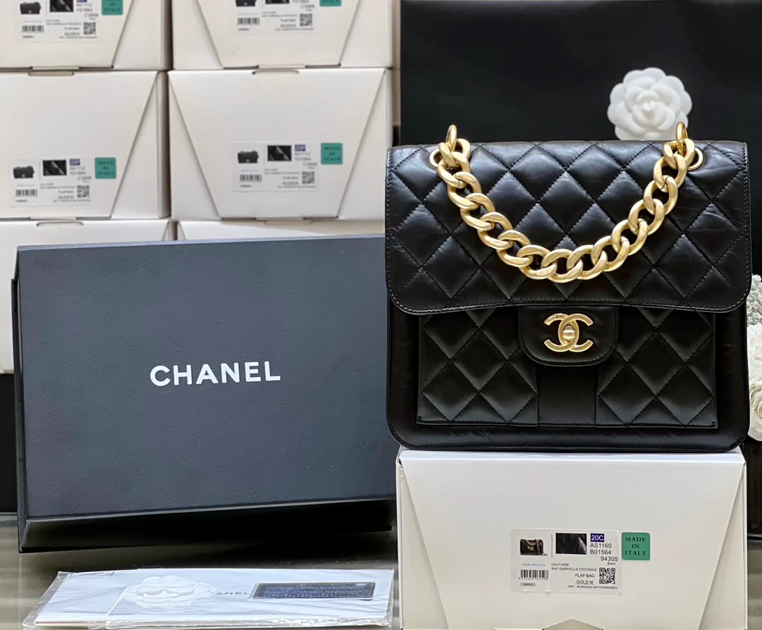 Новинка сезона весна/лето 2023 от Chanel - кожаный рюкзак в стиле ретро.