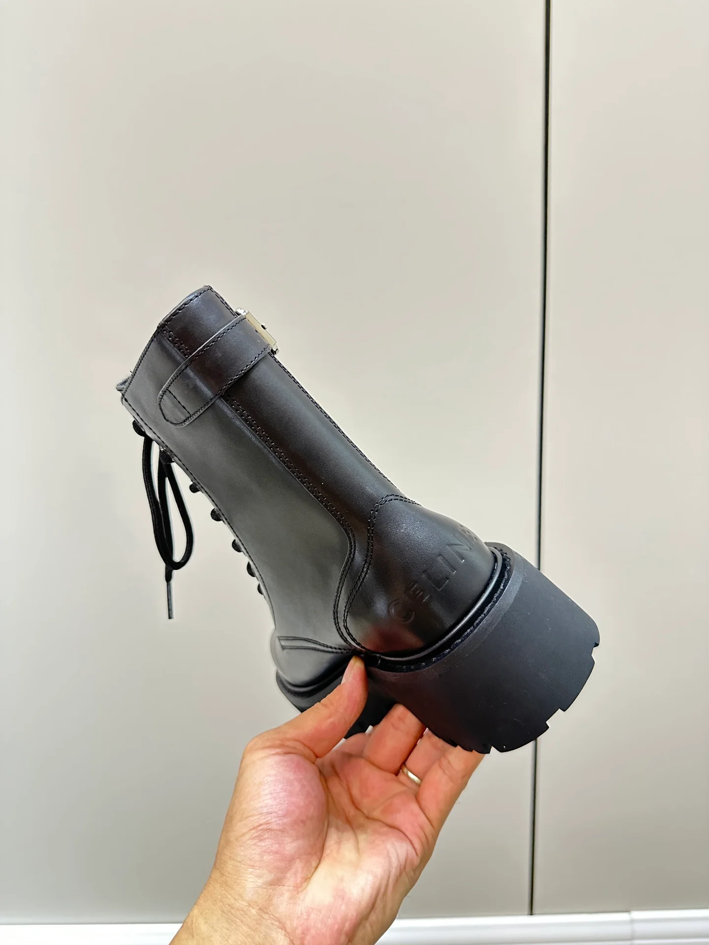 Ботильоны Celine на платформе из телячьей кожи, черные, со шнуровкой.