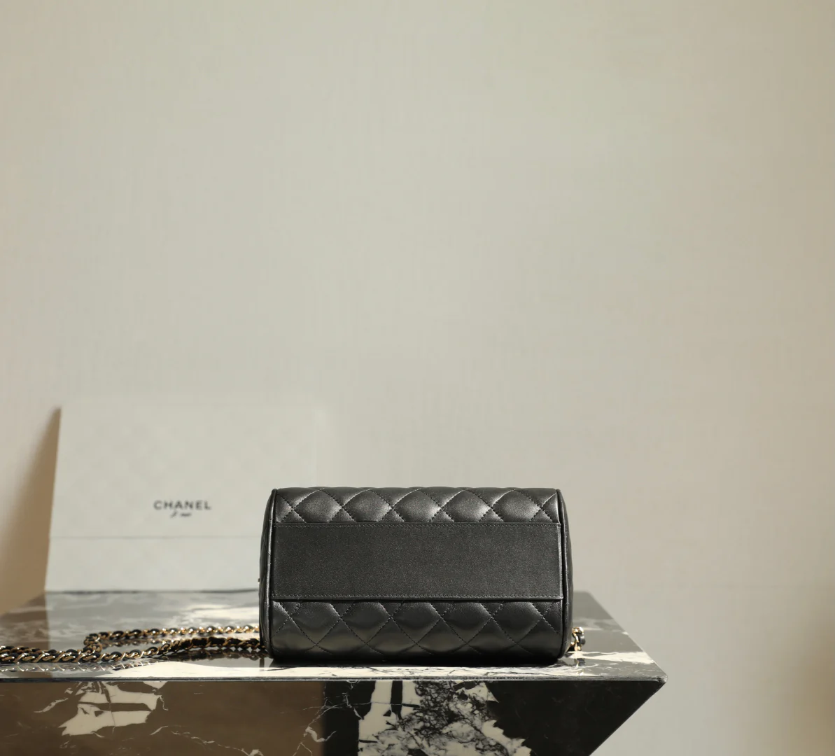 Ручка эмалированная Chanel 25 пенсов???