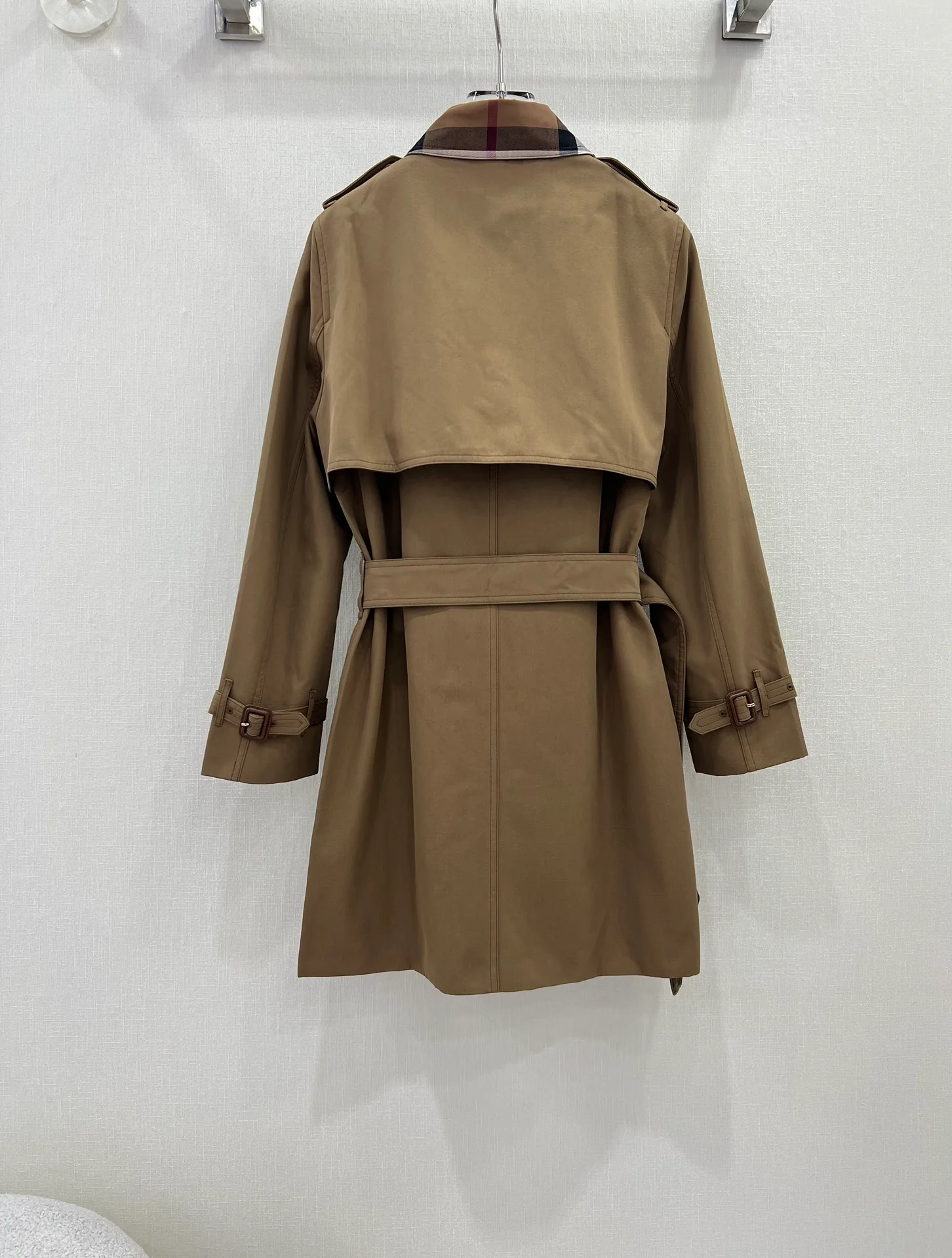 Burberry - 2403 - Тренч средней длины в британском стиле