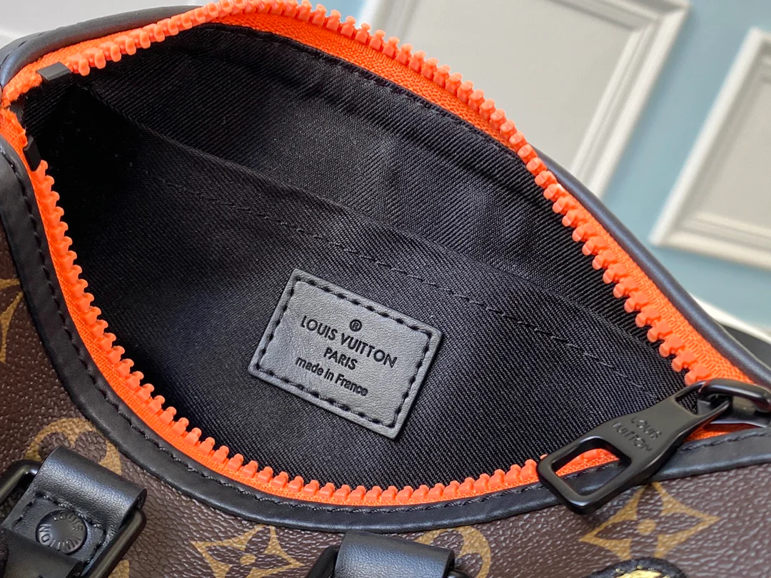 lv-m80201-zoooom-with-friends