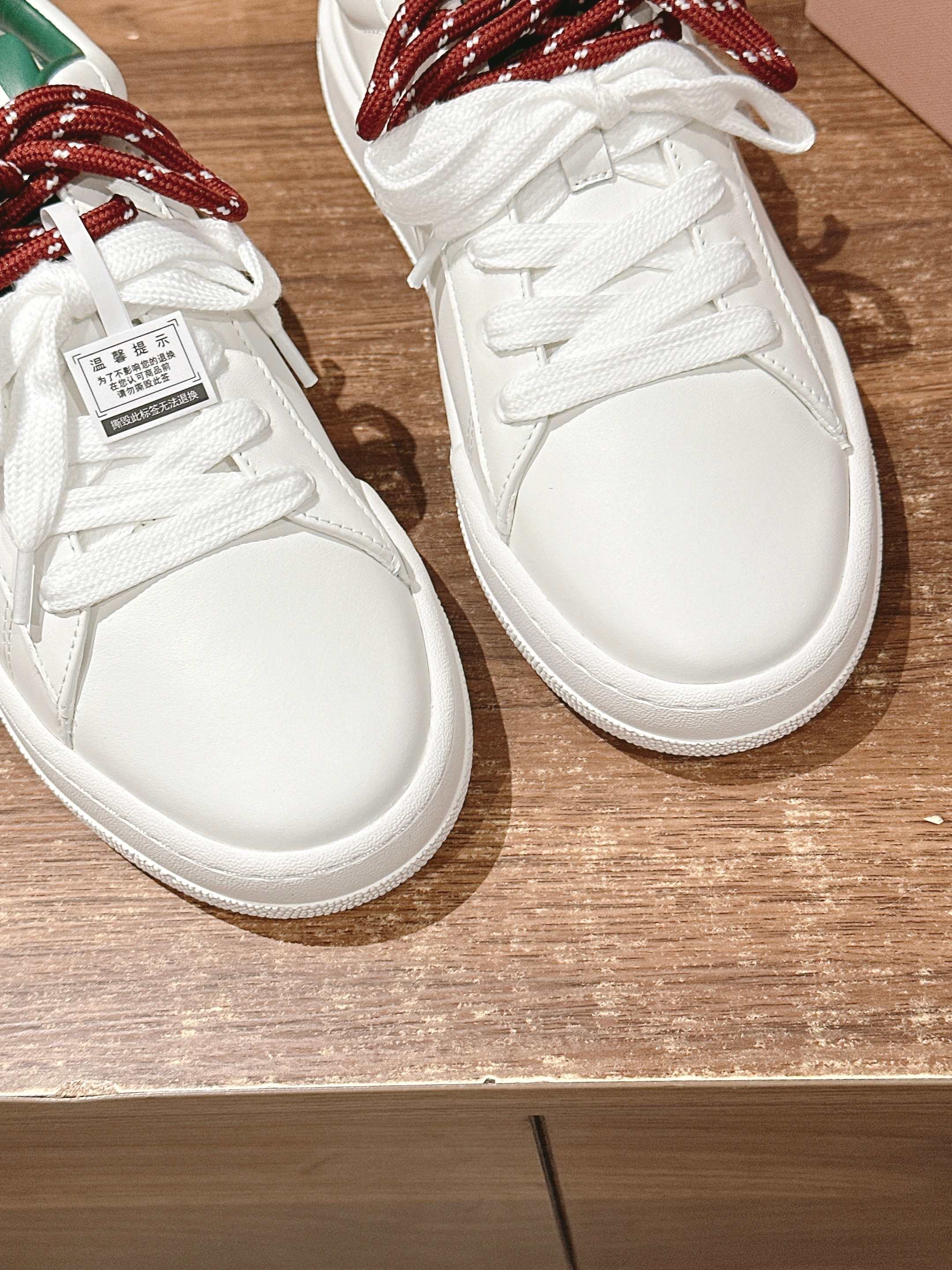 Повседневные кроссовки Miu Miu на шнуровке - красные