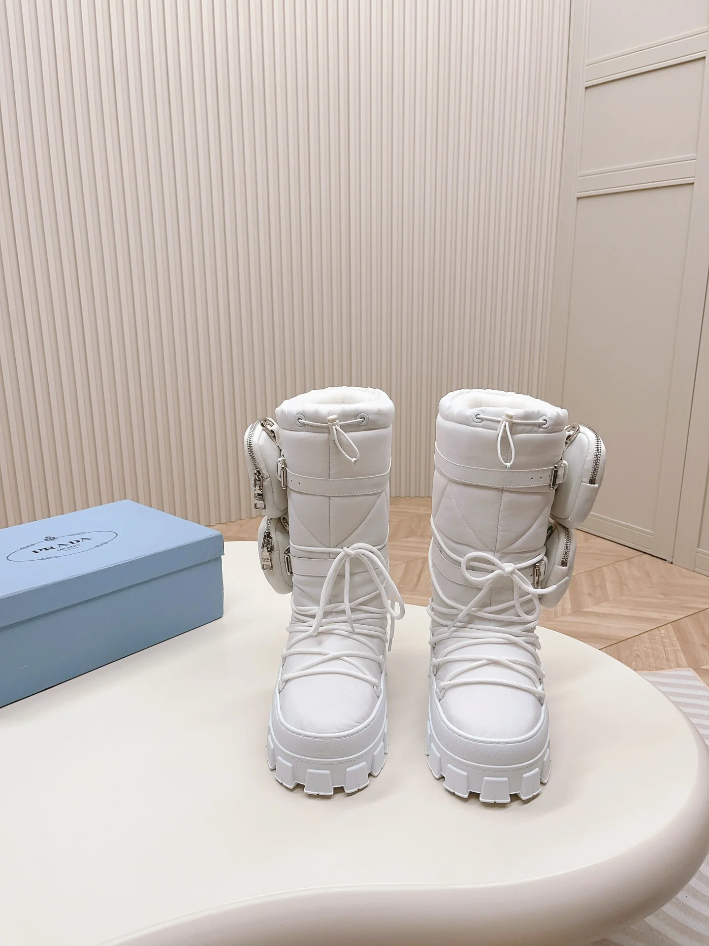Снежные ботинки Prada Space 2024 - белые
