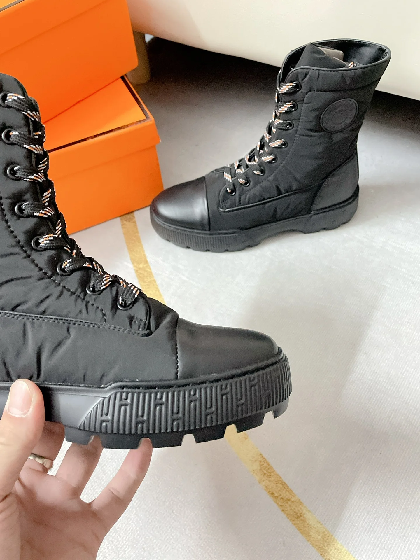 Новинка сезона осень/зима 2022 от Hermes - Высокие кожаные сапоги - 1