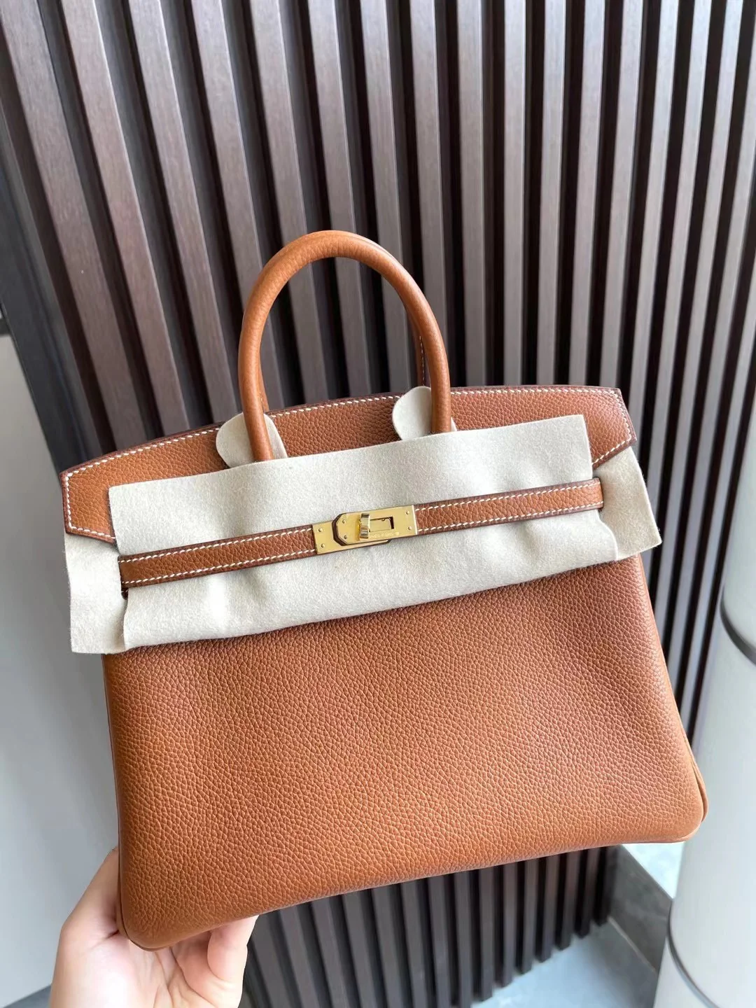 Сумка Hermes Birkin 25/34, каштаново-коричневая, фурнитура золотистого цвета.