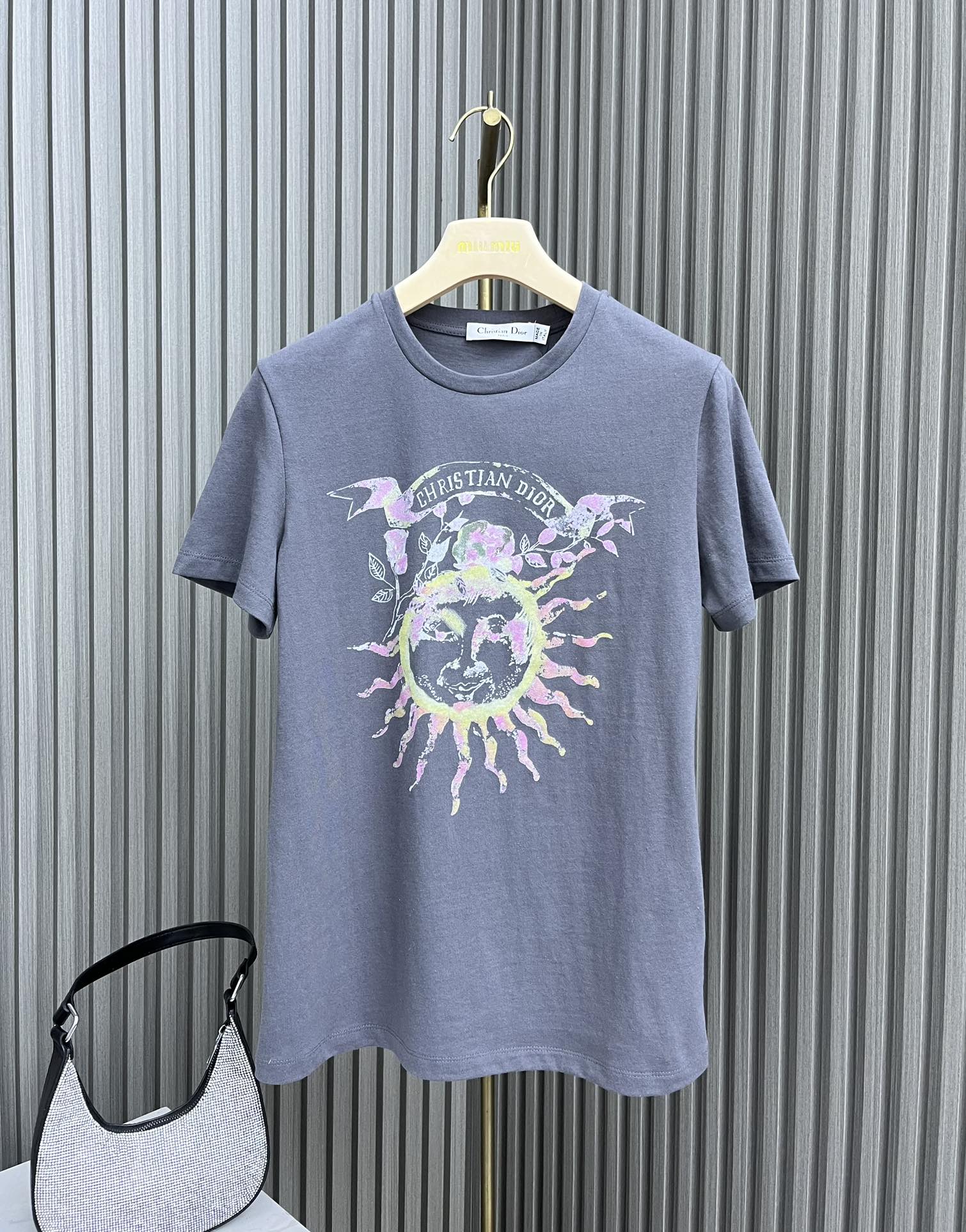 Dior - 2403-24 Новинка: Футболка с круглым вырезом и принтом в виде солнца - синяя