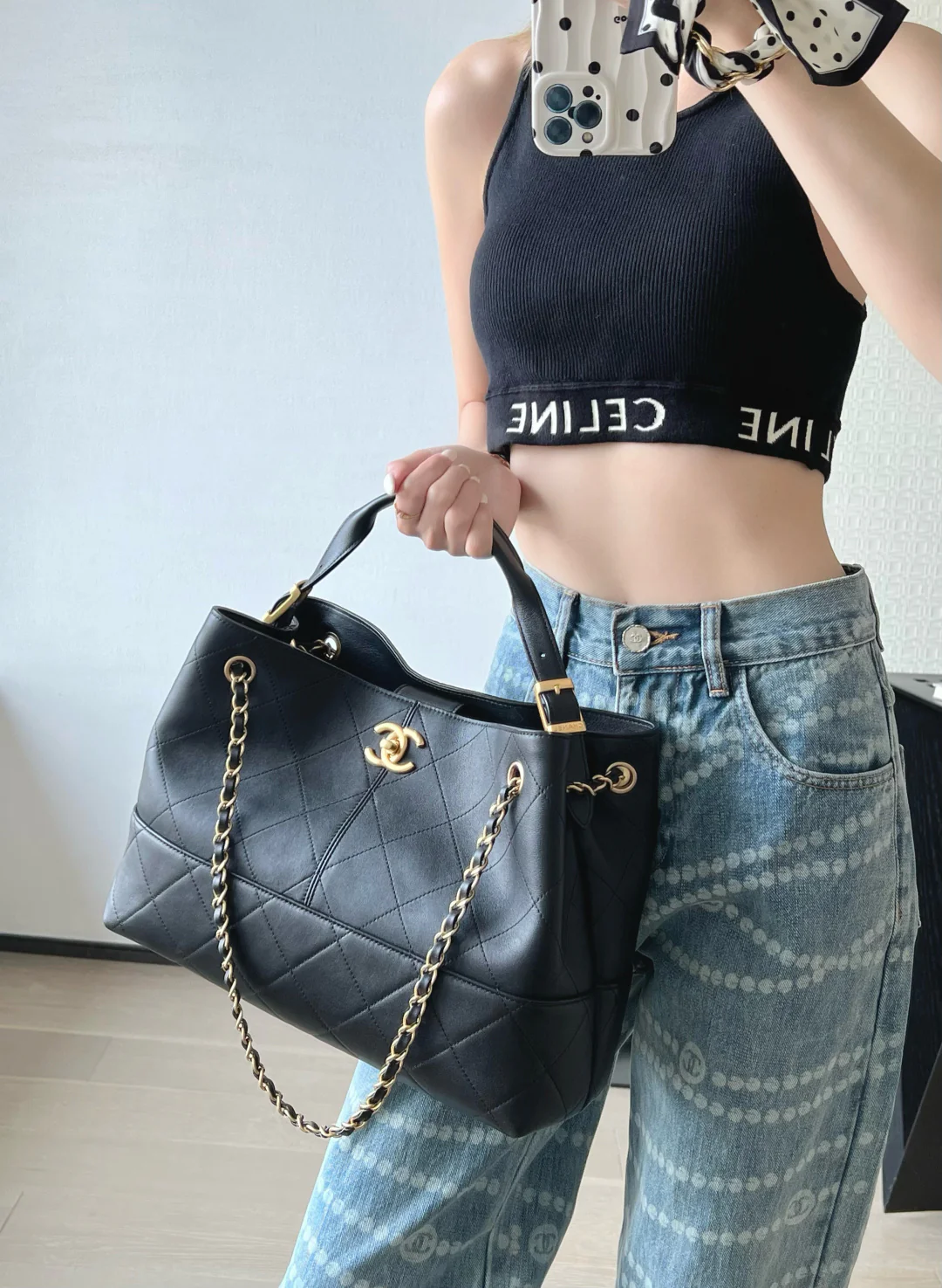 Chanel - ??? - Горизонтальная сумка-шоппер из телячьей кожи - Черная с золотой фурнитурой