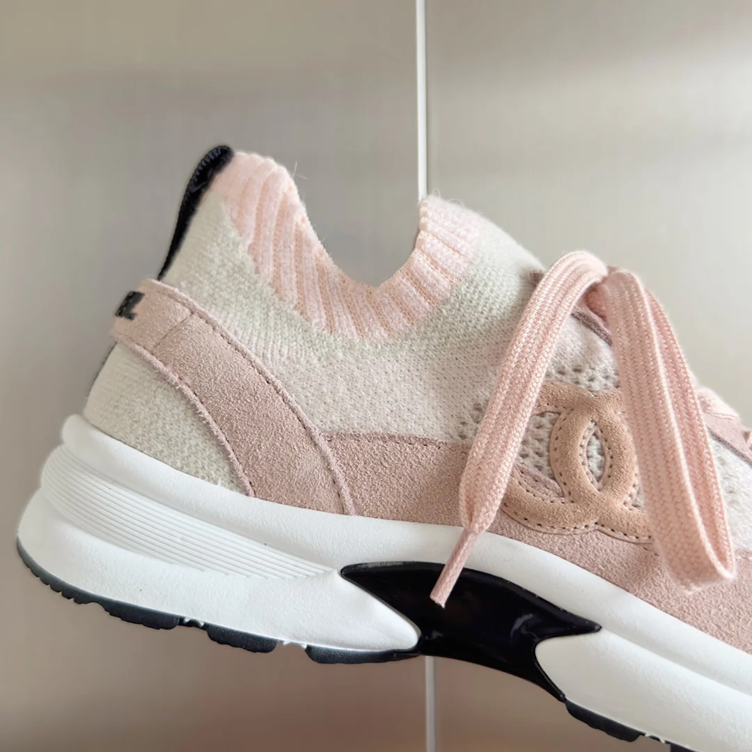 Новинка 2023 года от Chanel - кроссовки Mesh Flyknit - розовые.