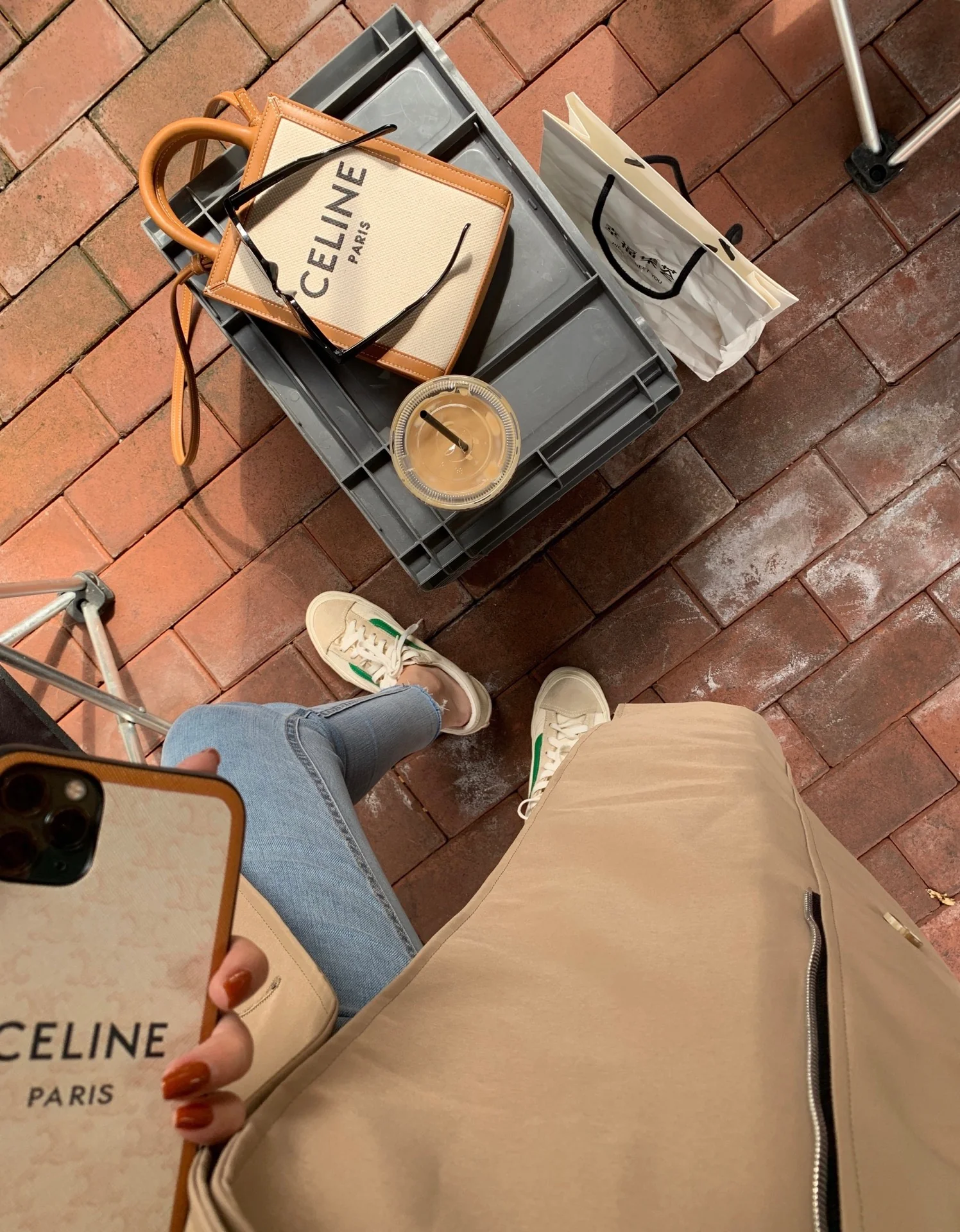 Миниатюрная вертикальная сумка Celine Cabas из кожи с принтом