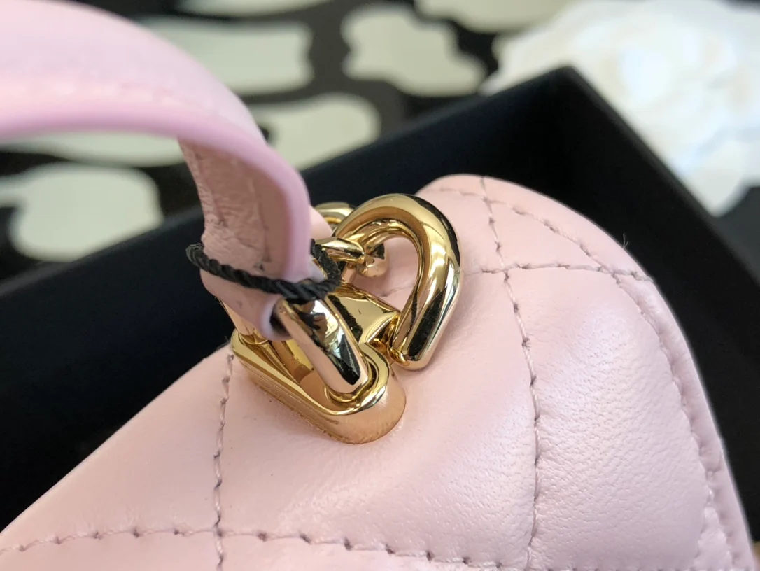 Мини-сумочка Chanel в виде коробки с ручкой - розовая