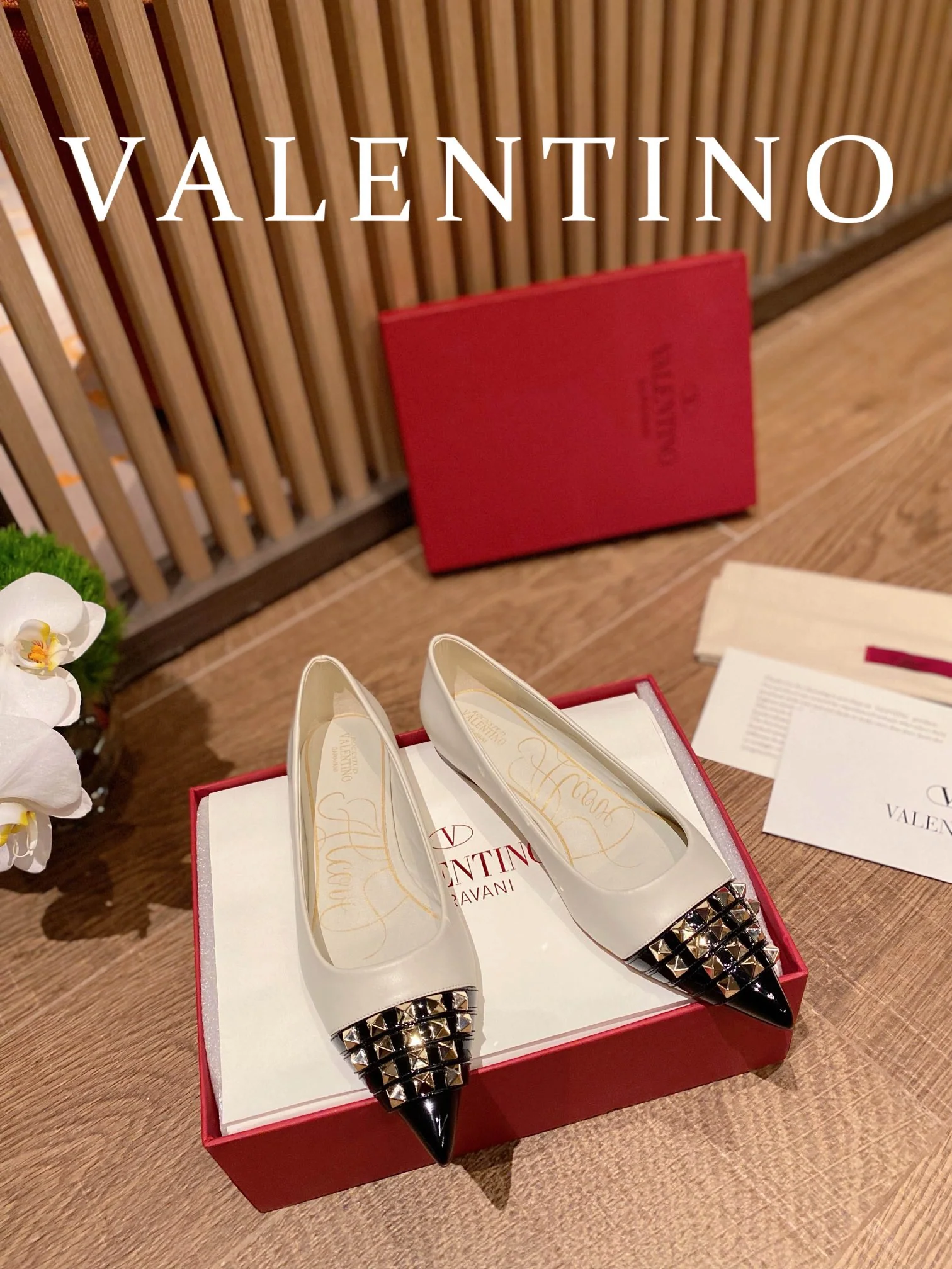 Valentino - Белые балетки с острым носком